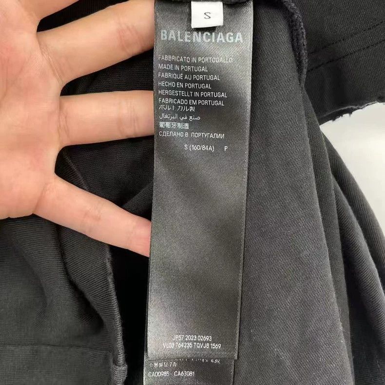 Balenciaga Balenciaga Back梵文 Letter Destroyed Short Sleeve Size US S / EU 44-46 / 1 - 4 Thumbnail