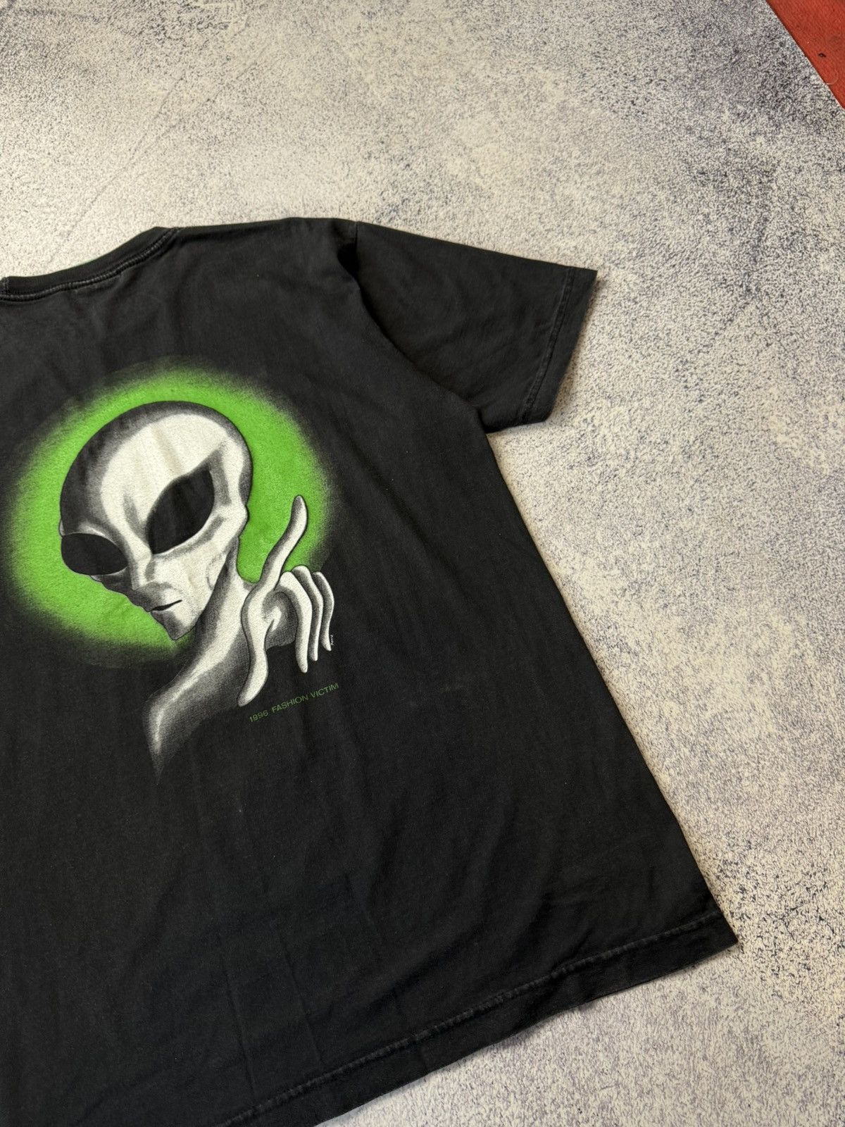 Vintage Vintage ALIEN MOODS 90s FLUORESCENT PRINT SINGLE STITCH TEE Size US L / EU 52-54 / 3 - 20 Thumbnail