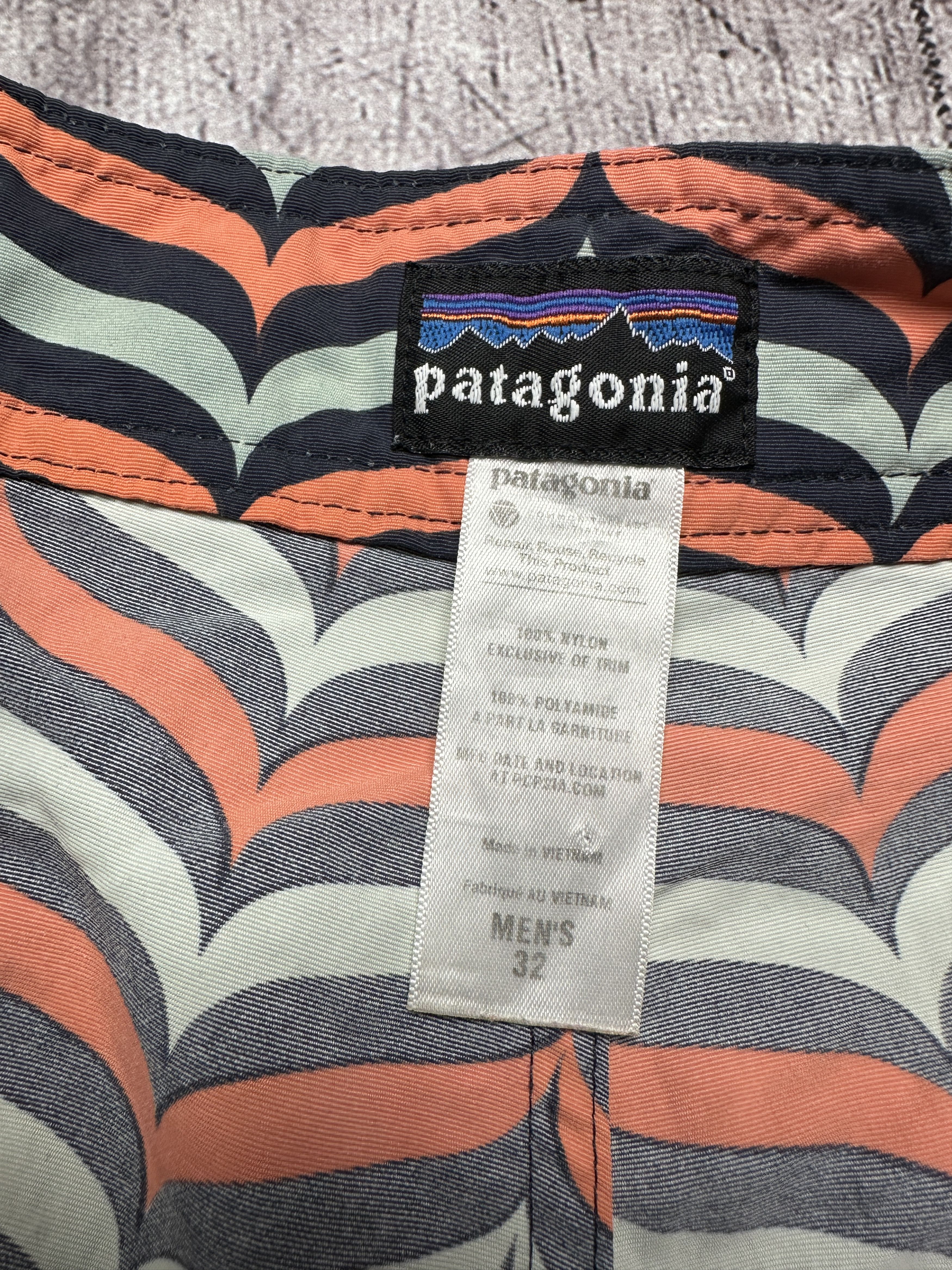 Patagonia Patagonia Vintage Mens Nylon Shorts Size US 32 / EU 48 - 4 Thumbnail