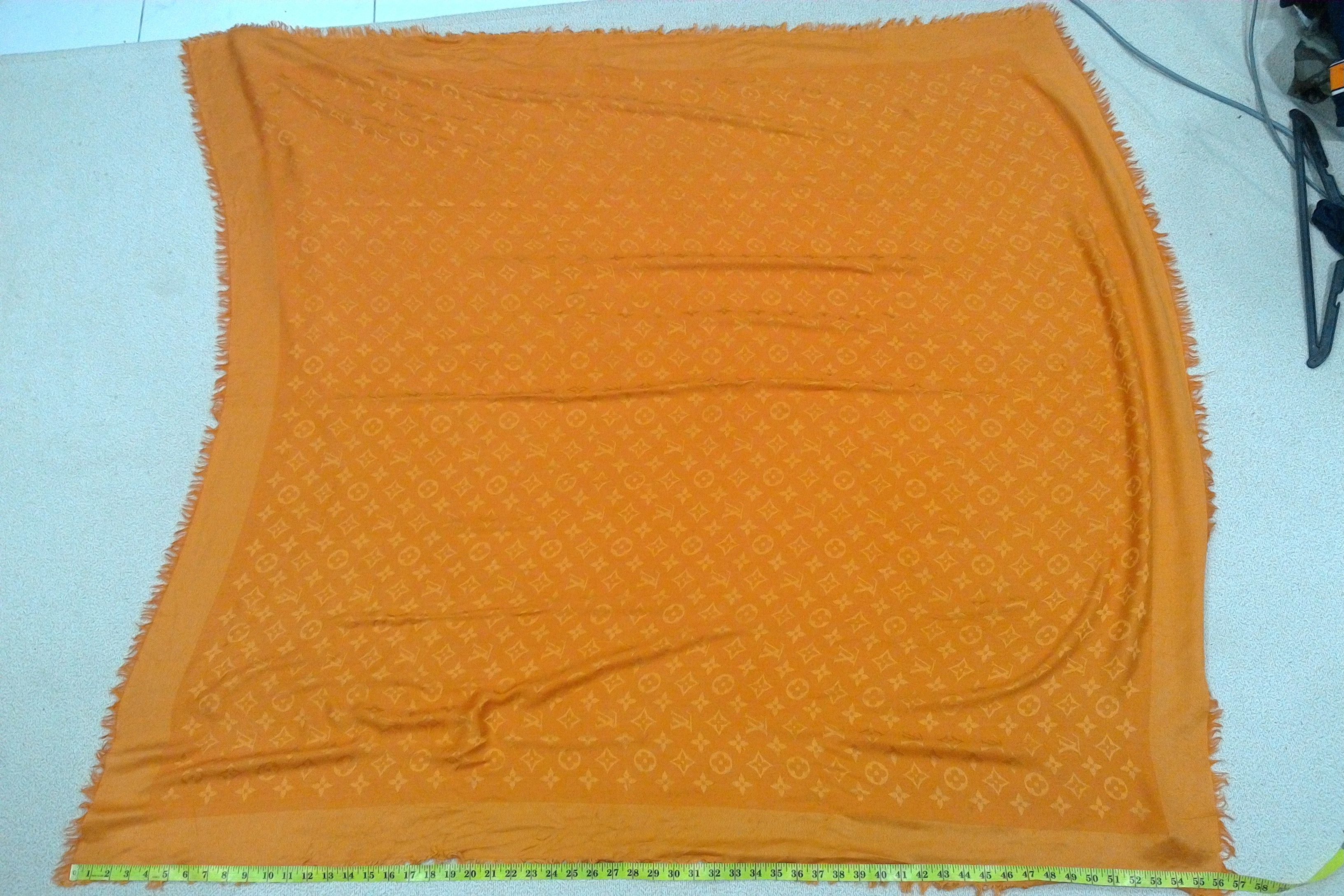Louis Vuitton Louis Vuitton Scarf Silk Metal Monogram Patern LV Size ONE SIZE - 4 Thumbnail