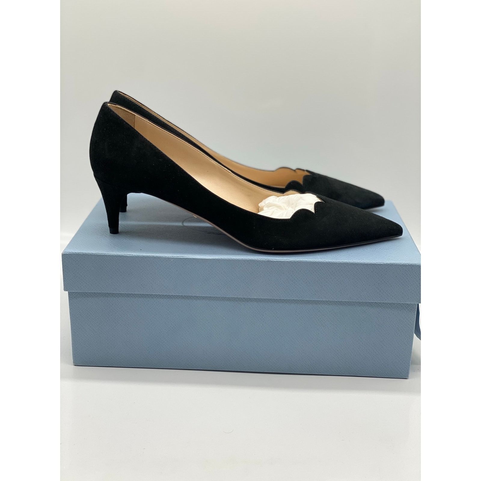 Prada Prada Black Suede Scallop Pointed Pumps sz. 39.5 eu Size US 9.5 / IT 39.5 - 4 Thumbnail