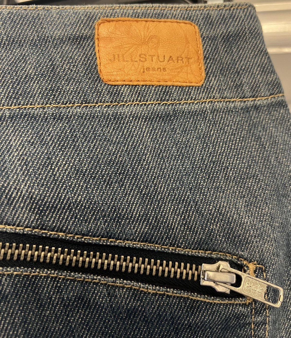 Jil Stuart Authentic Jill Stuart jeans denim size 4 with zippers rare Size 27" / US 4 / IT 40 - 7 Thumbnail