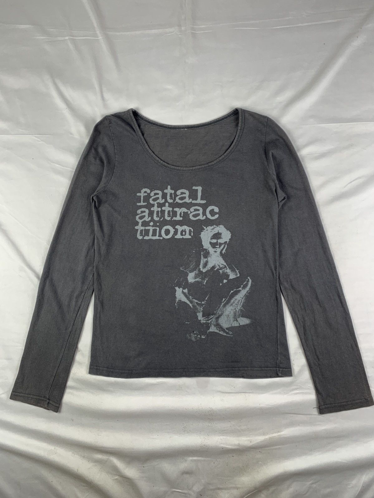Japanese Brand Fatal Attraction Charcoal Girl Sitting Graphic Goth Top Size M / US 6-8 / IT 42-44 - 1 Thumbnail