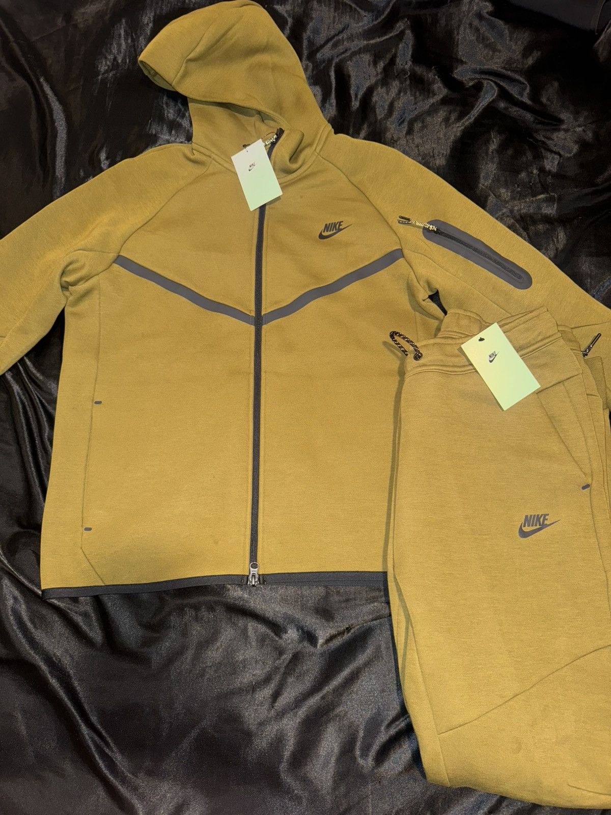 Nike Nike tech olive jacket and pants Size US M / EU 48-50 / 2 - 1 Thumbnail