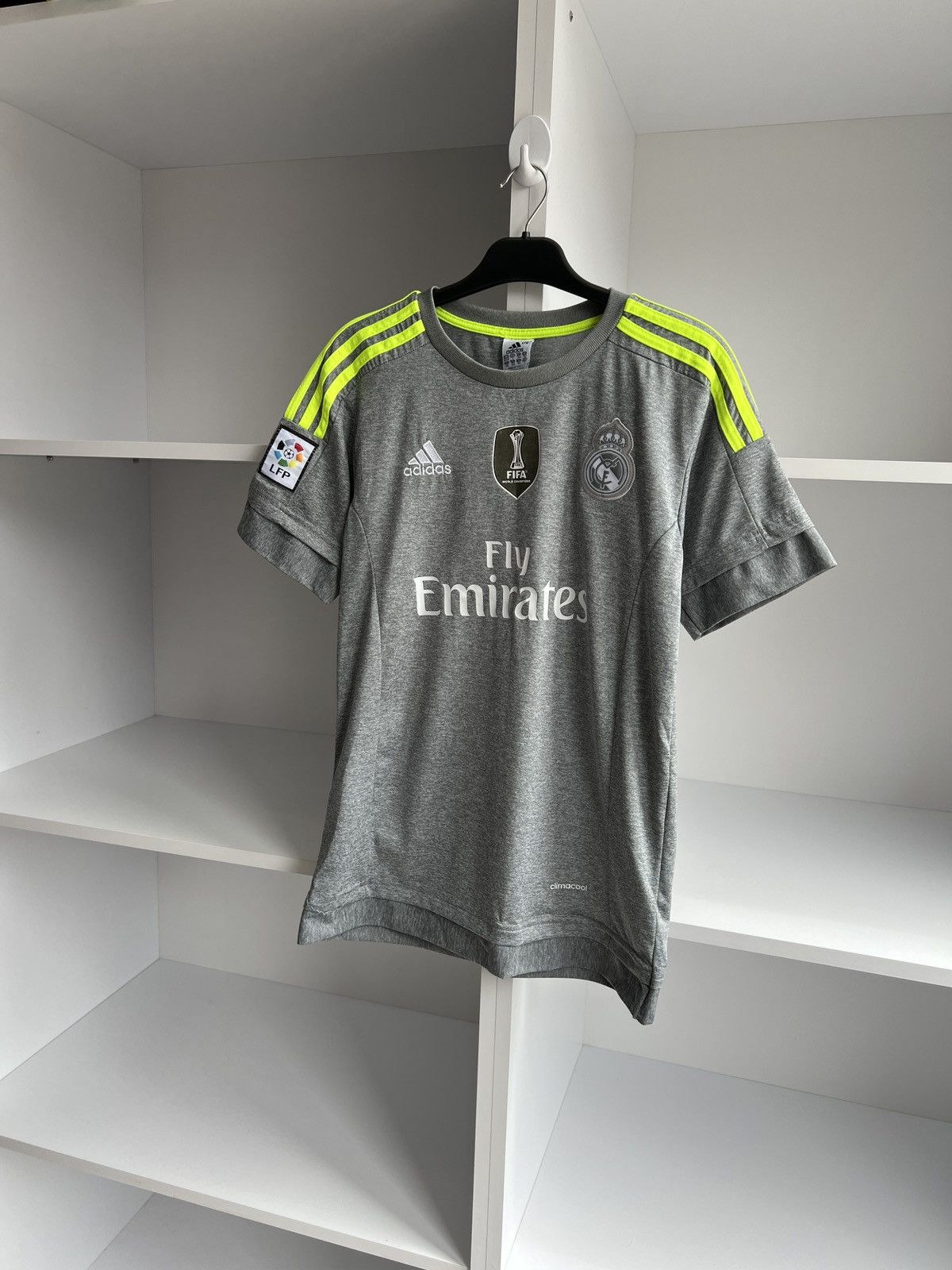 Vintage Cristiano Ronaldo Jersey 2015 Gray Real Madrid Size US S / EU 44-46 / 1 - 3 Thumbnail