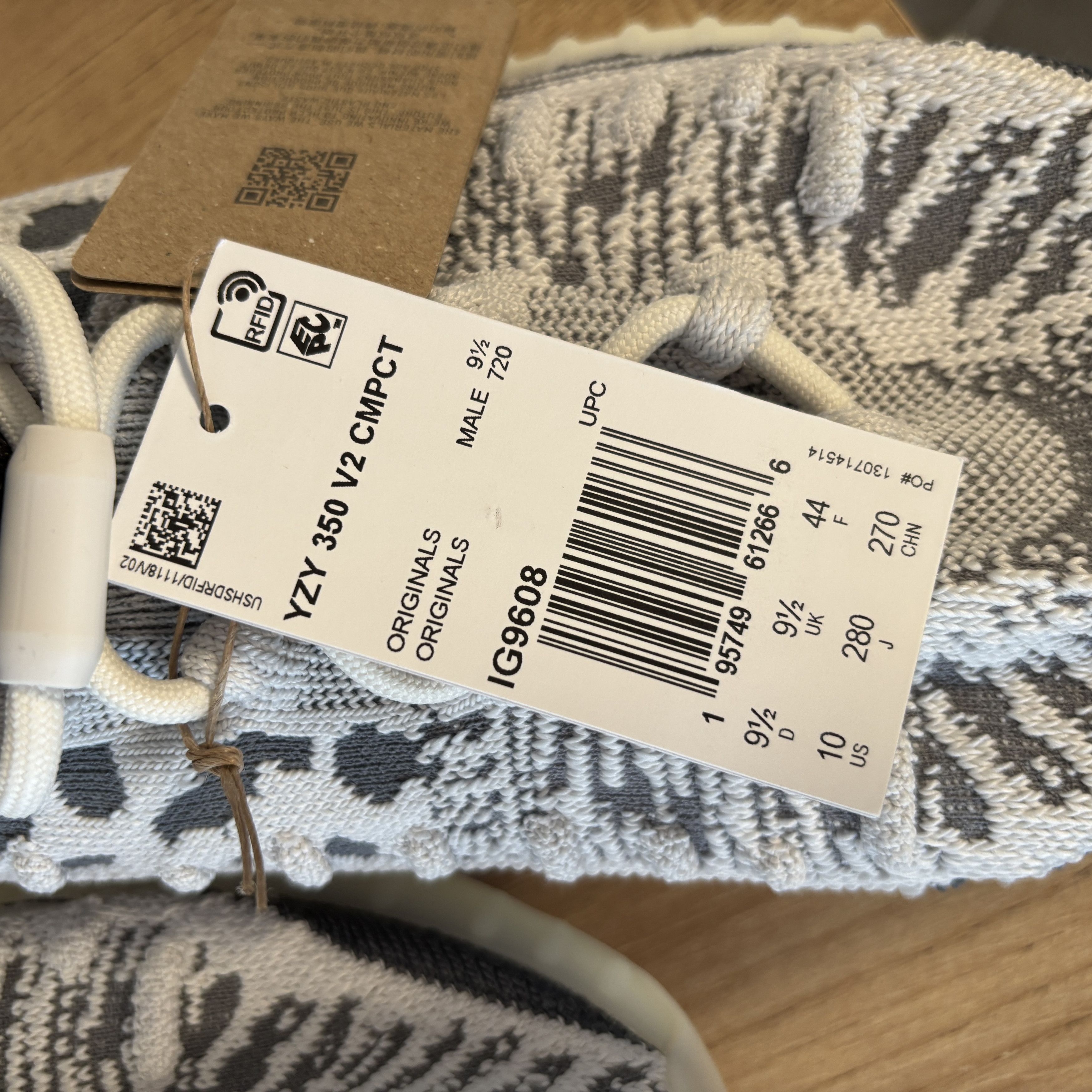 Adidas × Kanye West Adidas Yeezy Boost 350 V2 CMPCT Panda IG9608 10M NWT/DS Size US 10 / EU 43 - 9 Thumbnail