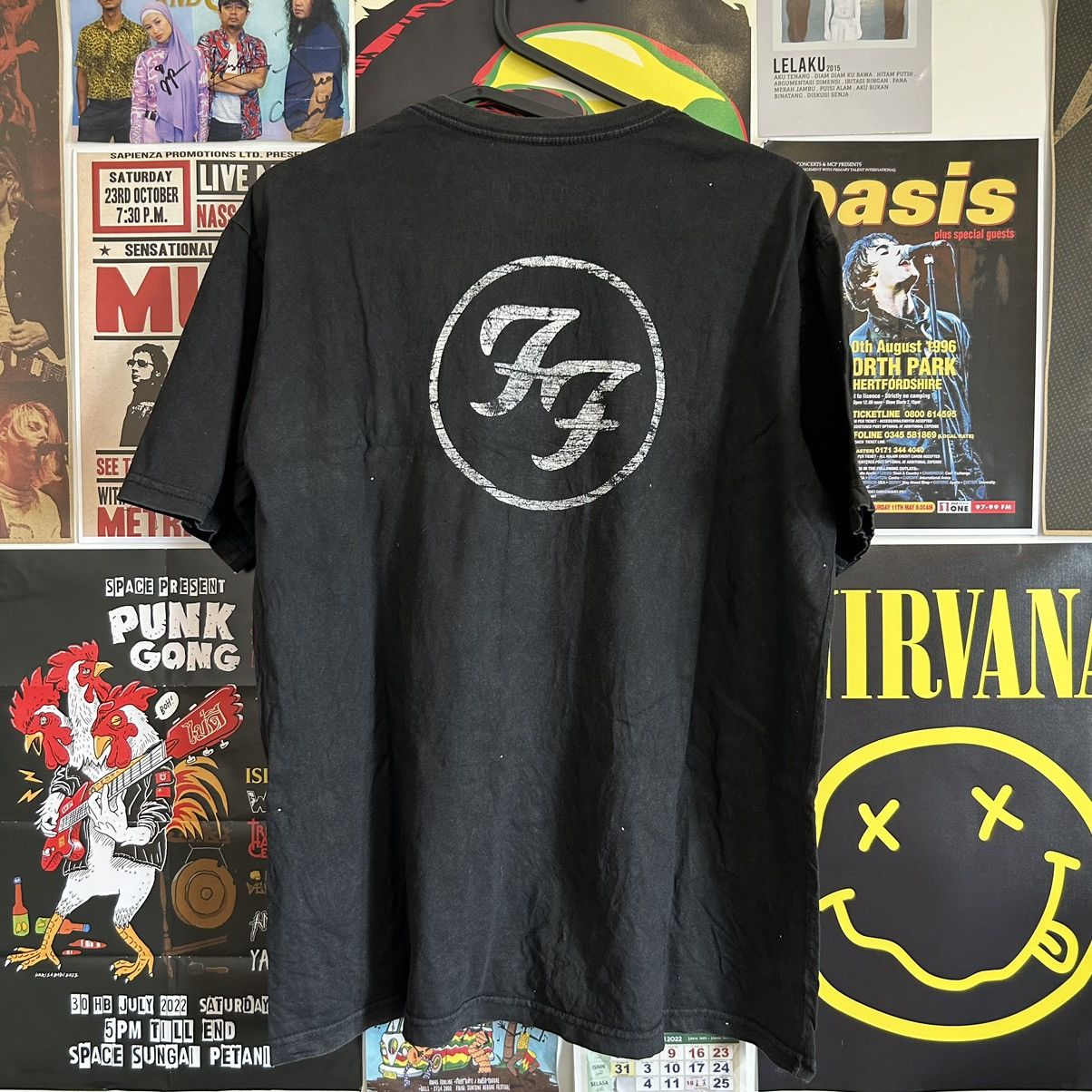 Band Tees Vintage Foo Figters Band T-Shirt Size US M / EU 48-50 / 2 - 4 Thumbnail