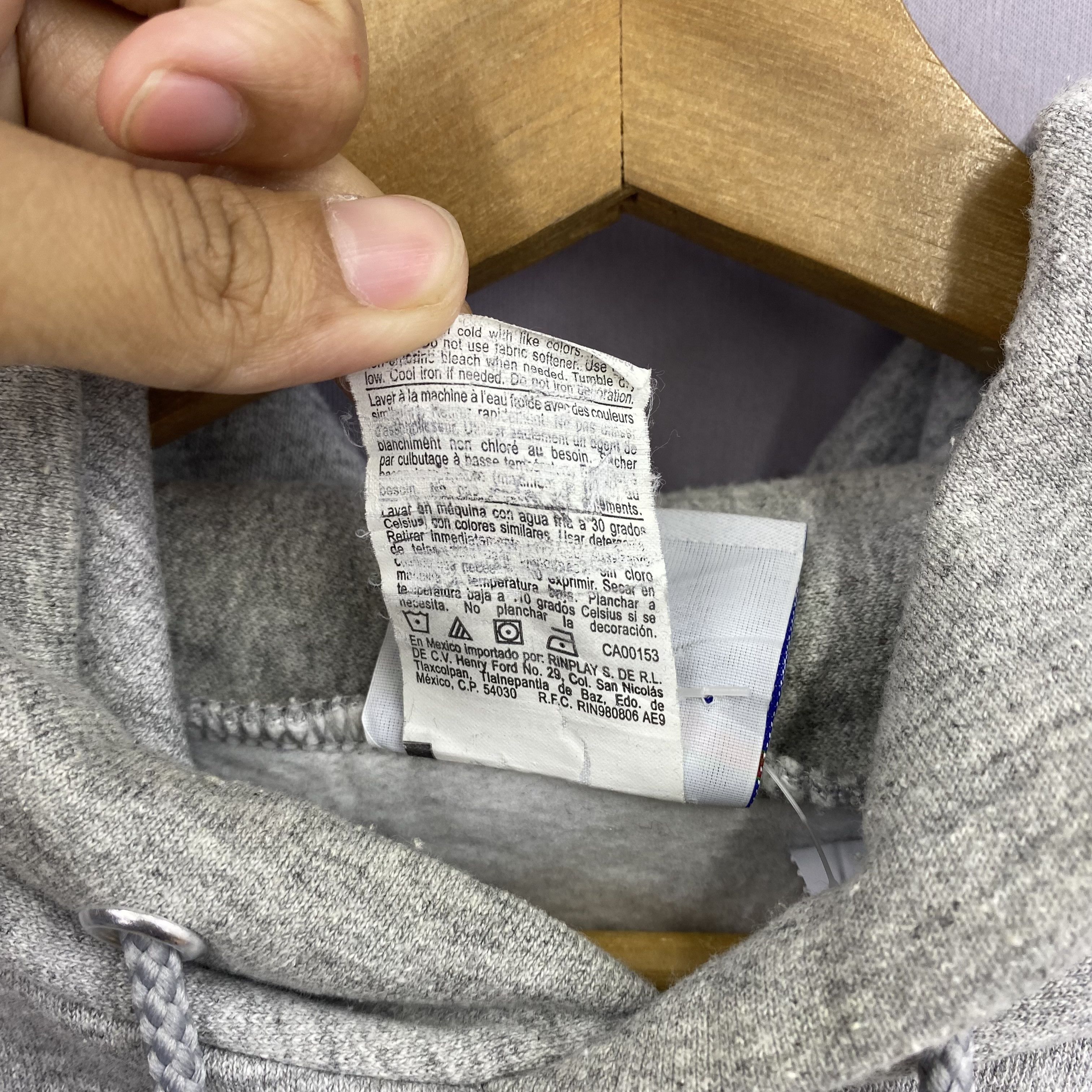Champion Vintage Champion Sweater Y2K Hoodie Sweatshirt Size L Jumper Size US L / EU 52-54 / 3 - 8 Thumbnail