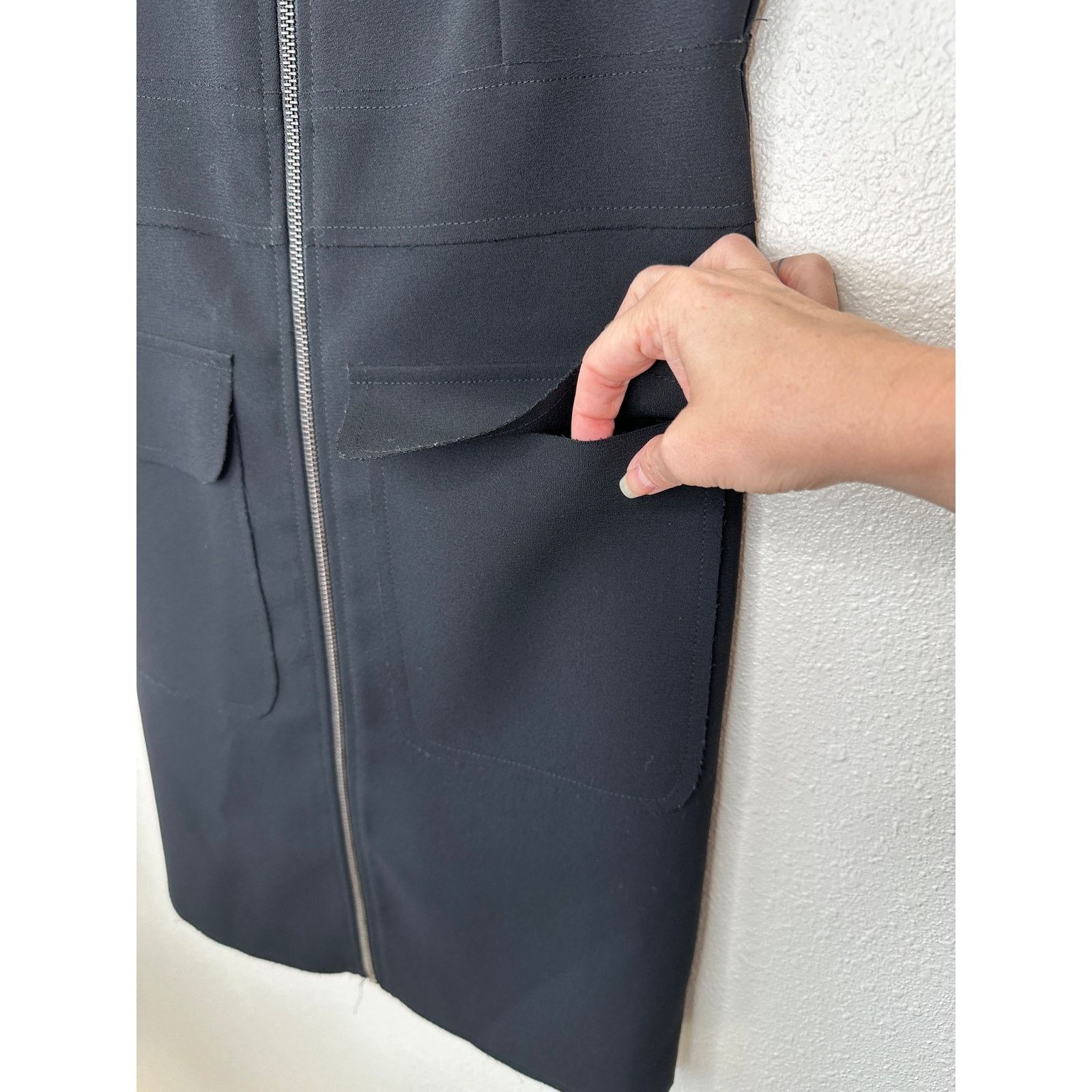 Topshop Topshop Black VNeck Zip Sleeveless Utility Pocket Dress 6 Size M / US 6-8 / IT 42-44 - 4 Thumbnail