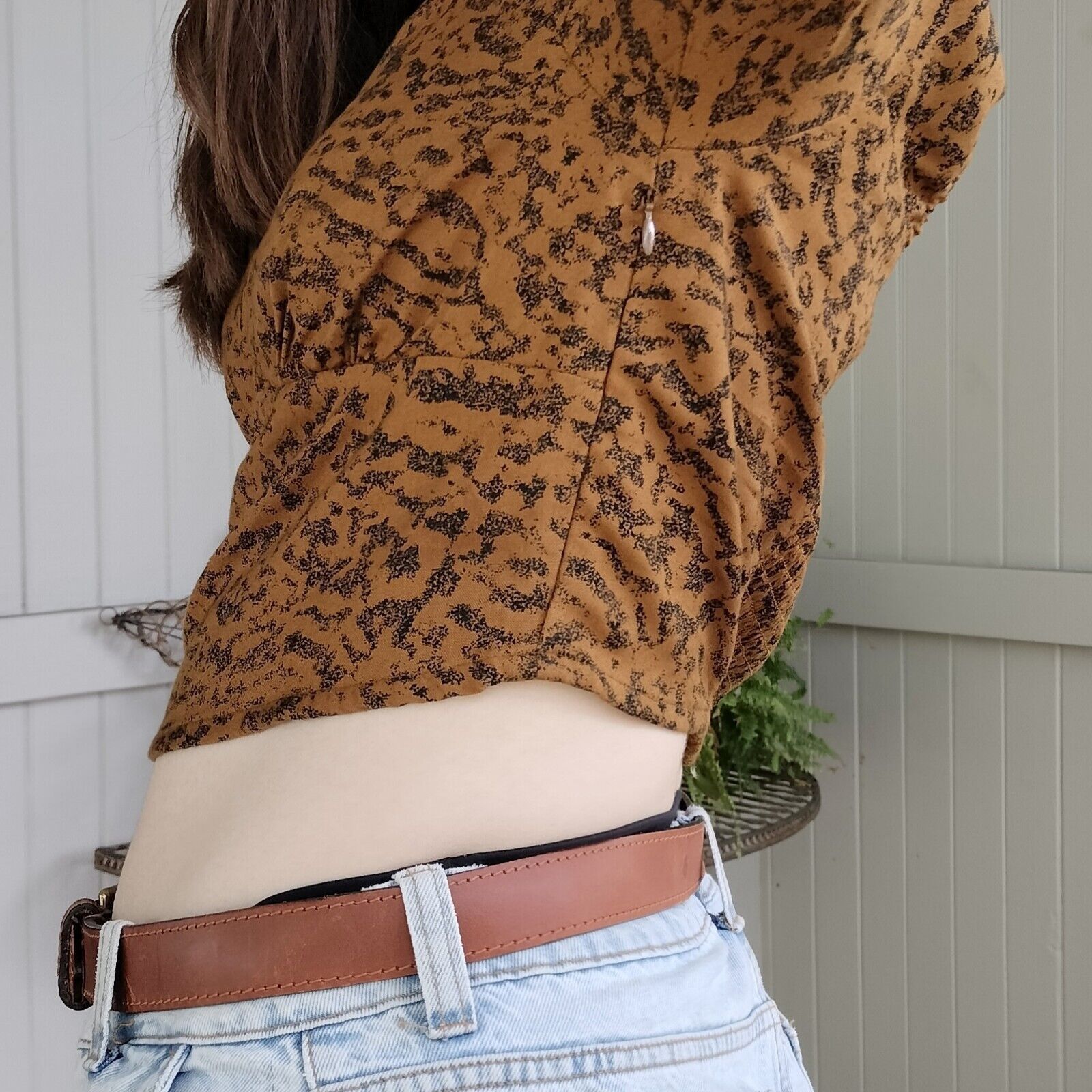 RVCA RVCA Crop Top Bronze Short Sleeve Printed Pleated Casual Size L / US 10 / IT 46 - 4 Thumbnail