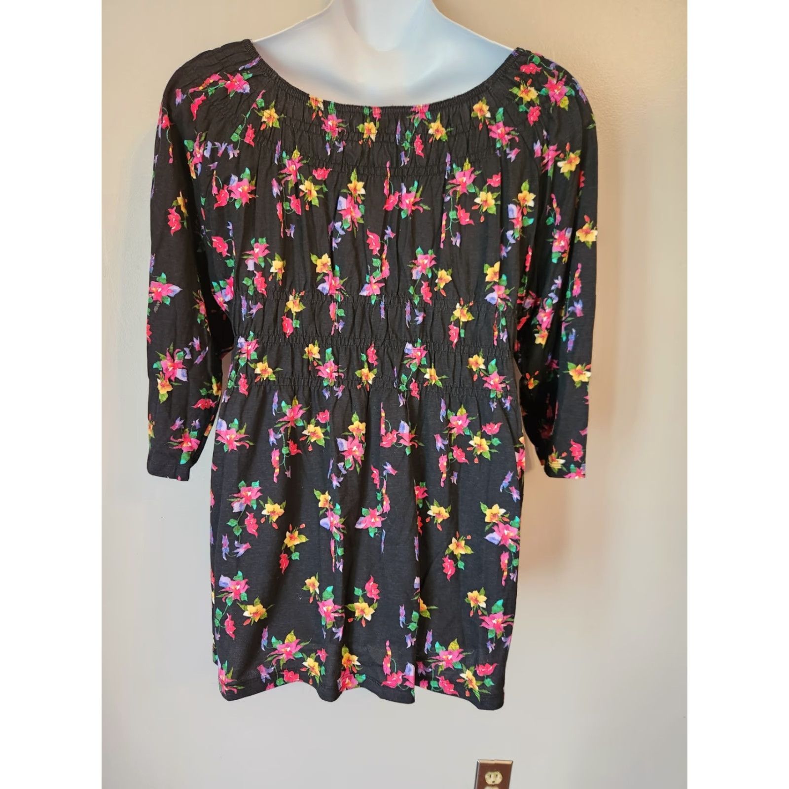 Vintage Woman Within Black Smocked Floral Print 3/4 Sleeve Tunic Top Shirt 2X 26 28 V-Neck Casual Everyday Womens Blouse Size XXL / US 16-18 / IT 52-54 - 6 Thumbnail