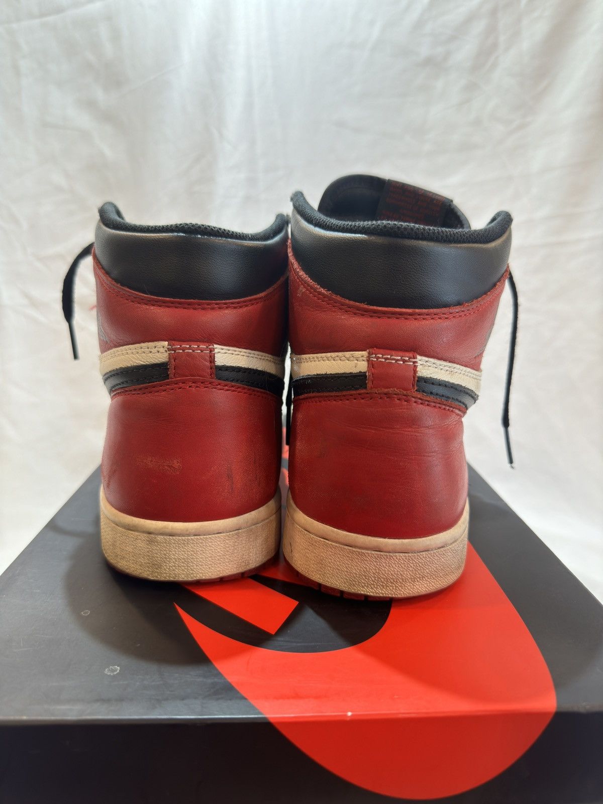 Jordan Brand Jordan 1 High Bred Toe 2018 Size US 10 / EU 43 - 4 Thumbnail