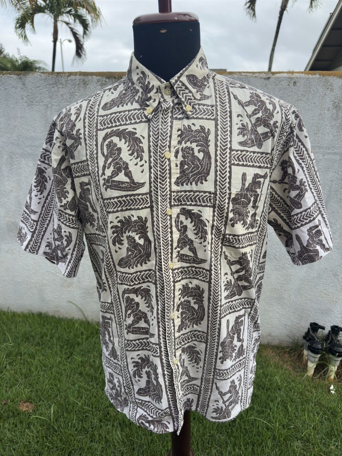 Reyn Spooner PreOwned Reyn Spooner Beige Hawaiian Print Men's L Beige Size US L / EU 52-54 / 3 - 1 Thumbnail