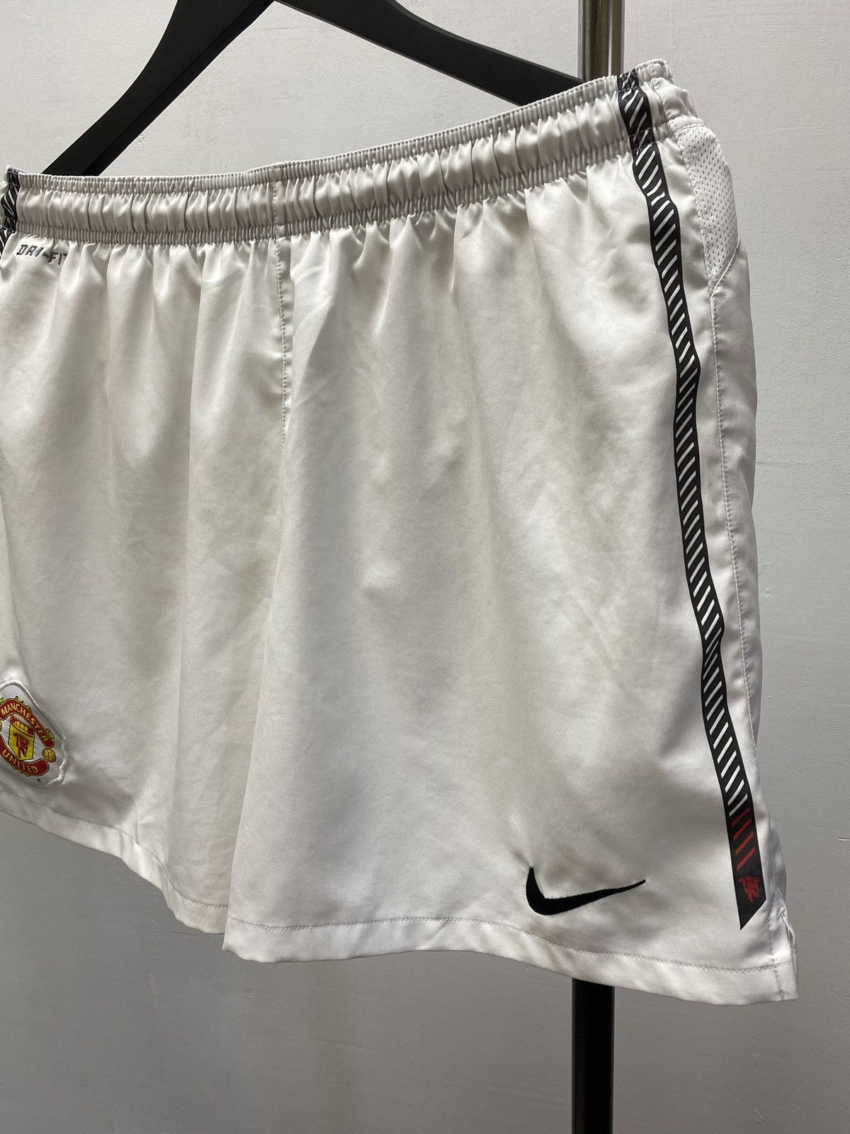 Nike Nike Manchester United 2010 2011 Football Soccer Shorts Size US 32 / EU 48 - 3 Thumbnail
