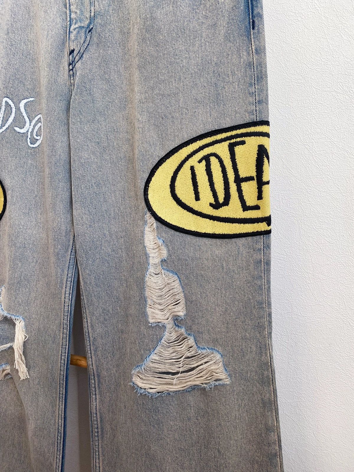 H&M × Jean-Michel Basquiat × Who Decides War Who Decides War bootcut loose jeans H&M x Basquiat x Ev&Tela Size US 34 / EU 50 - 9 Thumbnail