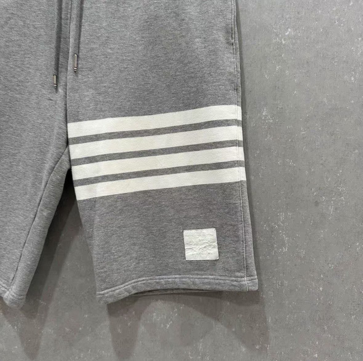 Thom Browne Thom Browne Size 5 Gray TB classic four-bar shorts 2503-xy Size US 38 / EU 54 - 2 Thumbnail