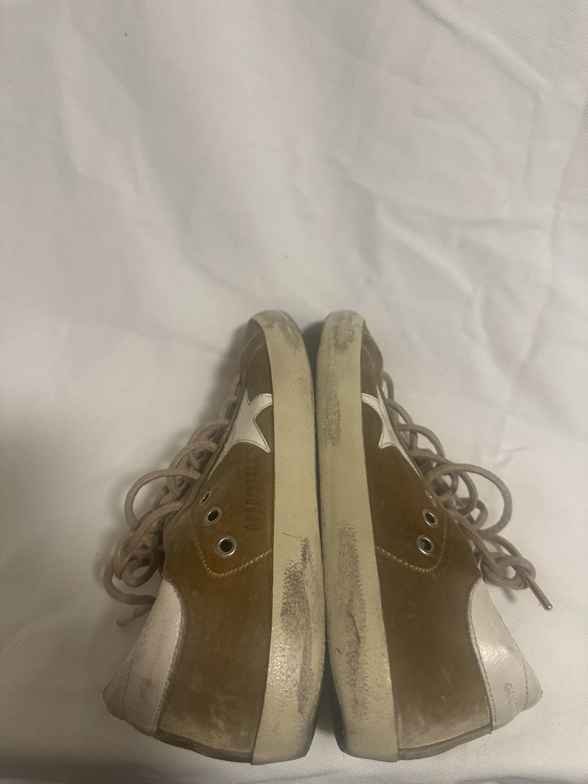 Golden Goose Golden Goose Deluxe Brand Gold Velvet Superstar Sneakes Size US 8.5 / IT 38.5 - 5 Thumbnail