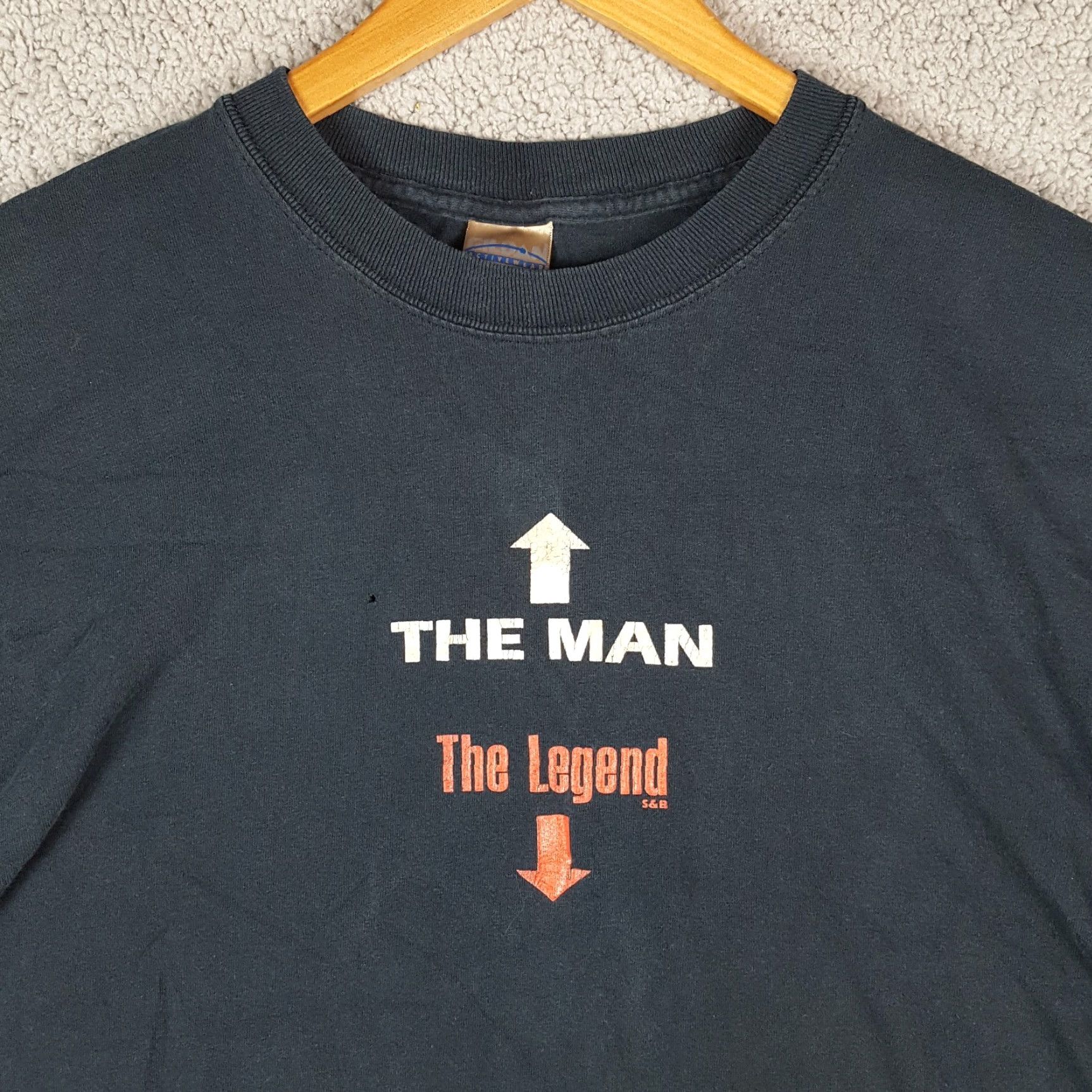 Gildan Vintage Y2K Distressed The Man & Legend Funny Black T Shirt Men Large 2000s Retro Grunge Size US L / EU 52-54 / 3 - 2 Thumbnail
