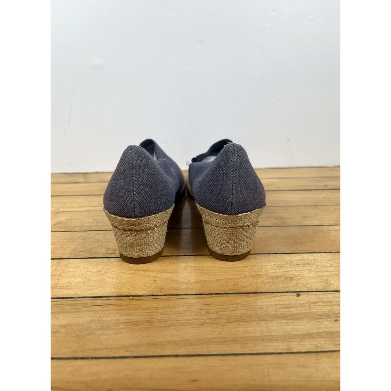 Vintage Andre East Womens Blue Fabric Pumps Heel Slip On Leather Sole Size 8.5B Classic Shoes, Womens, Medium (B) Size US 9 / IT 39 - 5 Thumbnail