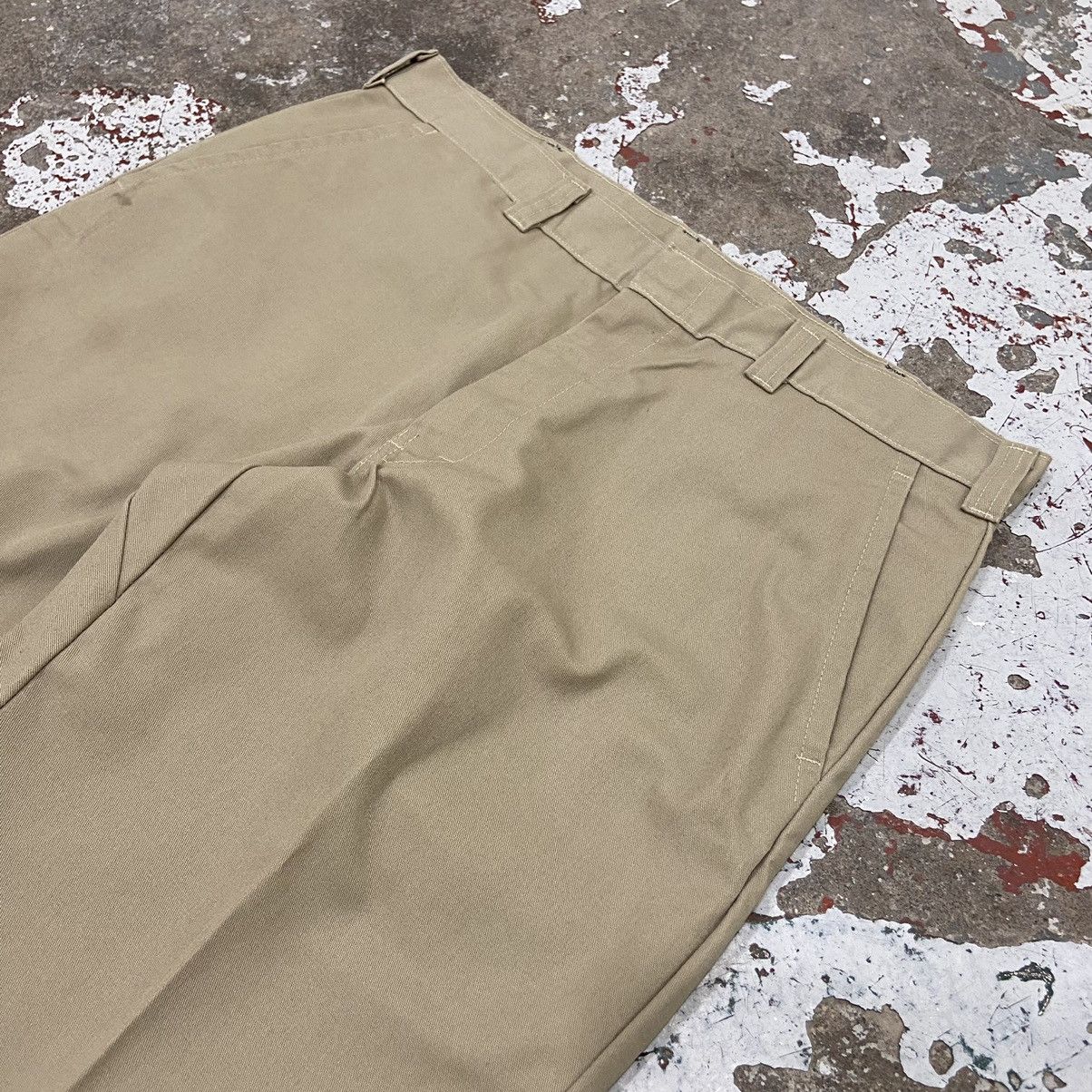 Vintage Vintage 1990s Beige Work Pleated Trousers Size US 36 / EU 52 - 2 Thumbnail