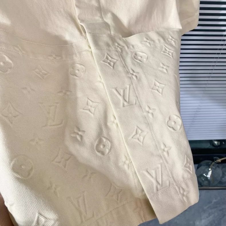 Louis Vuitton LOUIS VUITTON Embossed logo shirt 2504-Nextarrow Size US M / EU 48-50 / 2 - 5 Thumbnail