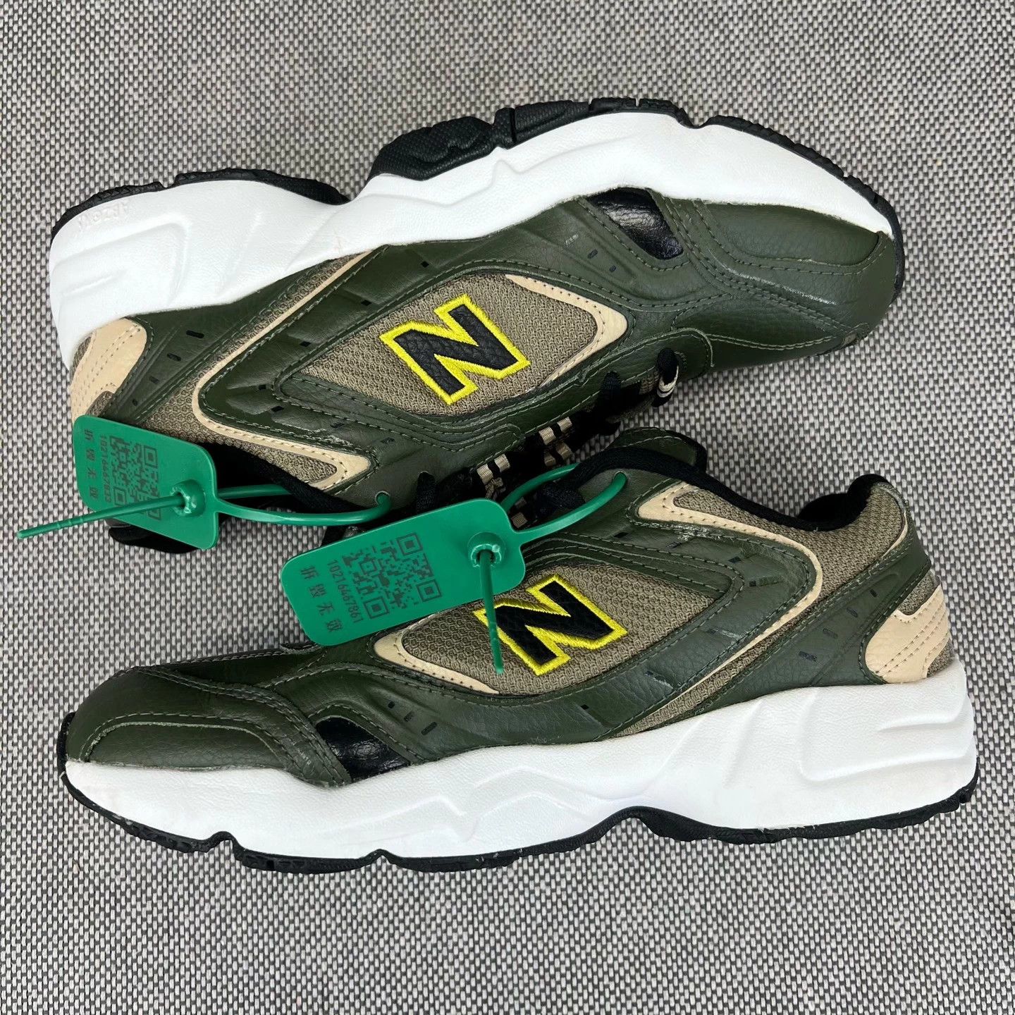 New Balance NB452 Deep Green 40.5 EUC Original Box Size US 9 / EU 42 - 2 Thumbnail