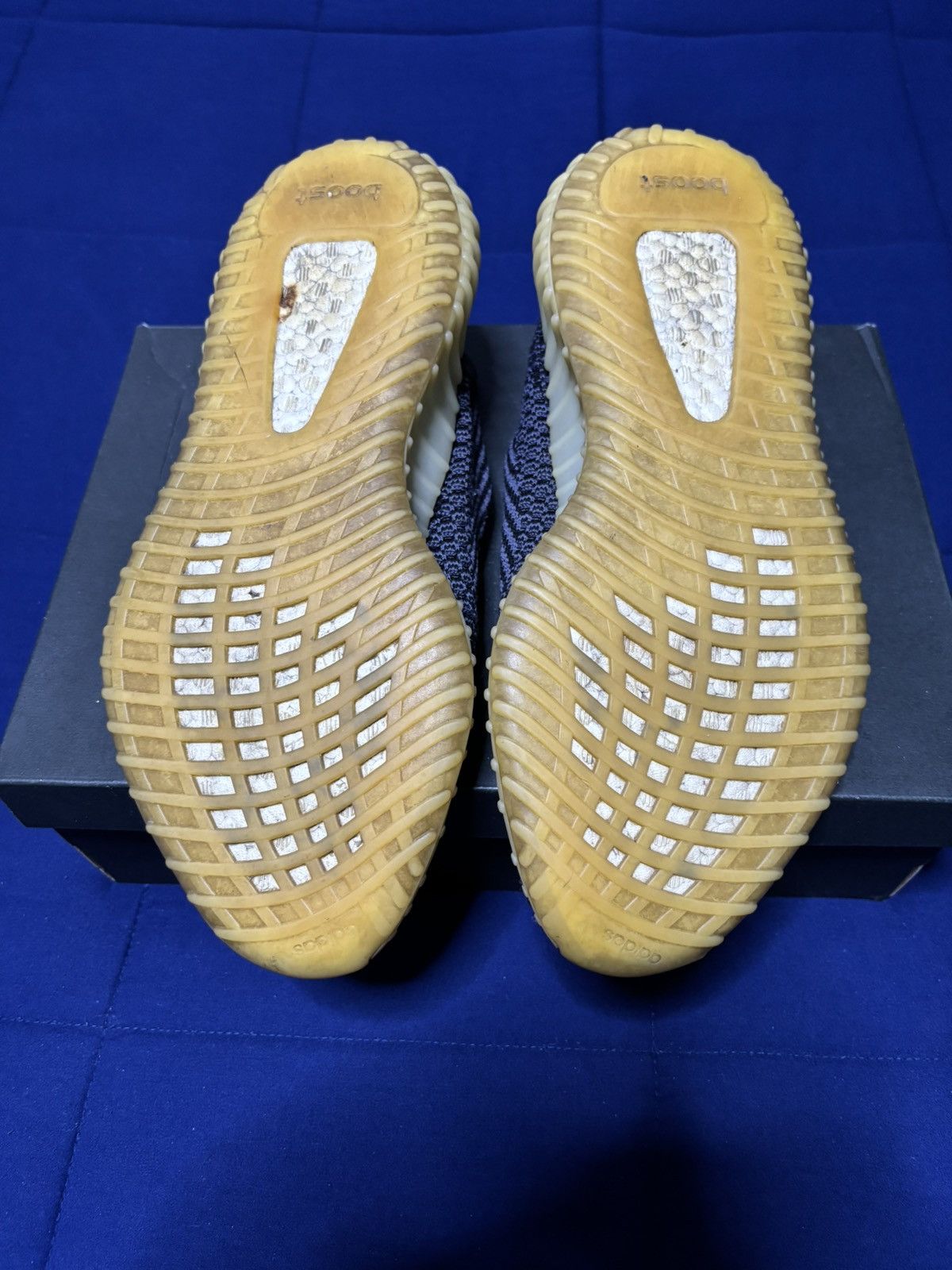 Adidas Adidas Yeezy Boost 350 V2 Carbon 2020 Size 10.5 Size US 10.5 / EU 43-44 - 5 Thumbnail