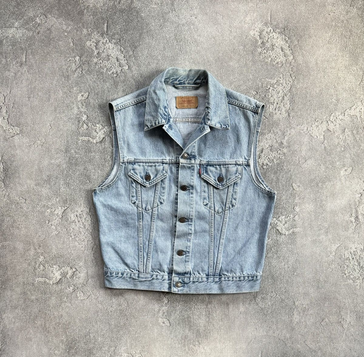 Levi's Vintage Clothing Levi’s XL 70401 02 1983 denim retro vest sleeveless jacket Size US XL / EU 56 / 4 - 1 Thumbnail