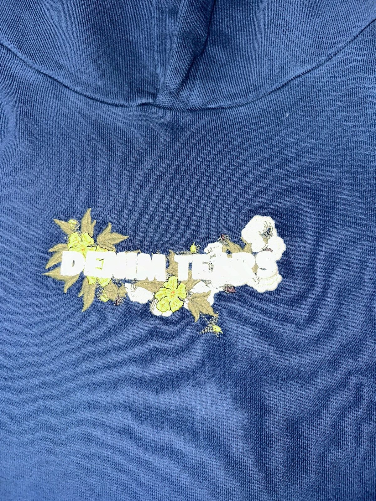 DENIM TEARS Denim Tears Embroidered Logo Hoodie Navy Size US XXL / EU 58 / 5 - 2 Thumbnail