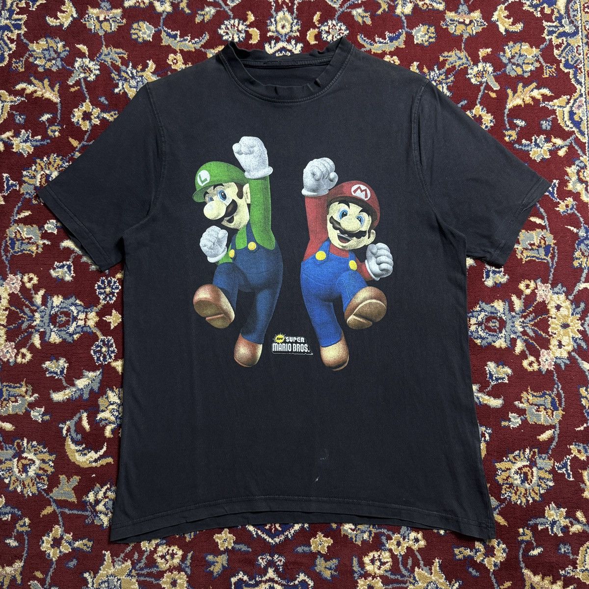 Nintendo 2006 New Super Mario Bros Luigi video game promo tee 2000s Size US M / EU 48-50 / 2 - 1 Thumbnail