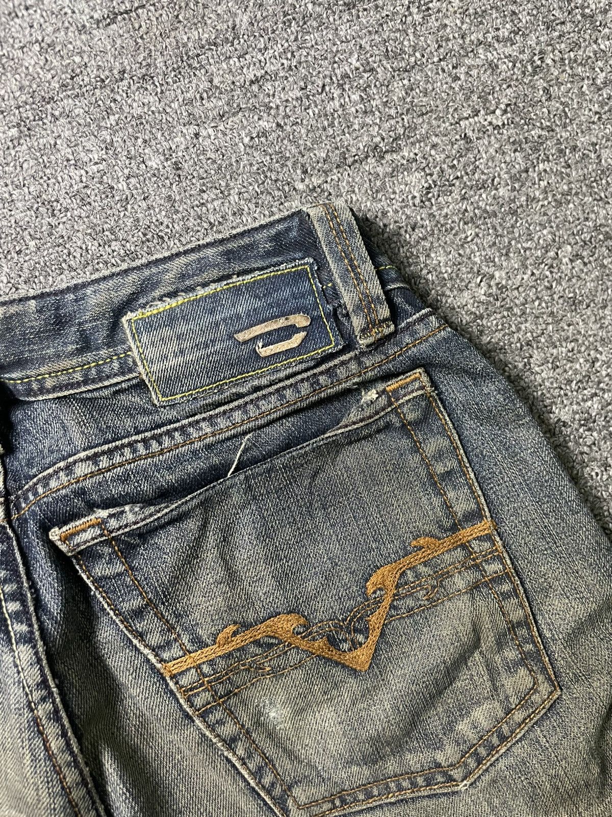 Diesel Vintage DIESEL Straight Cut Distressed Denim (91) Size US 29 - 21 Thumbnail