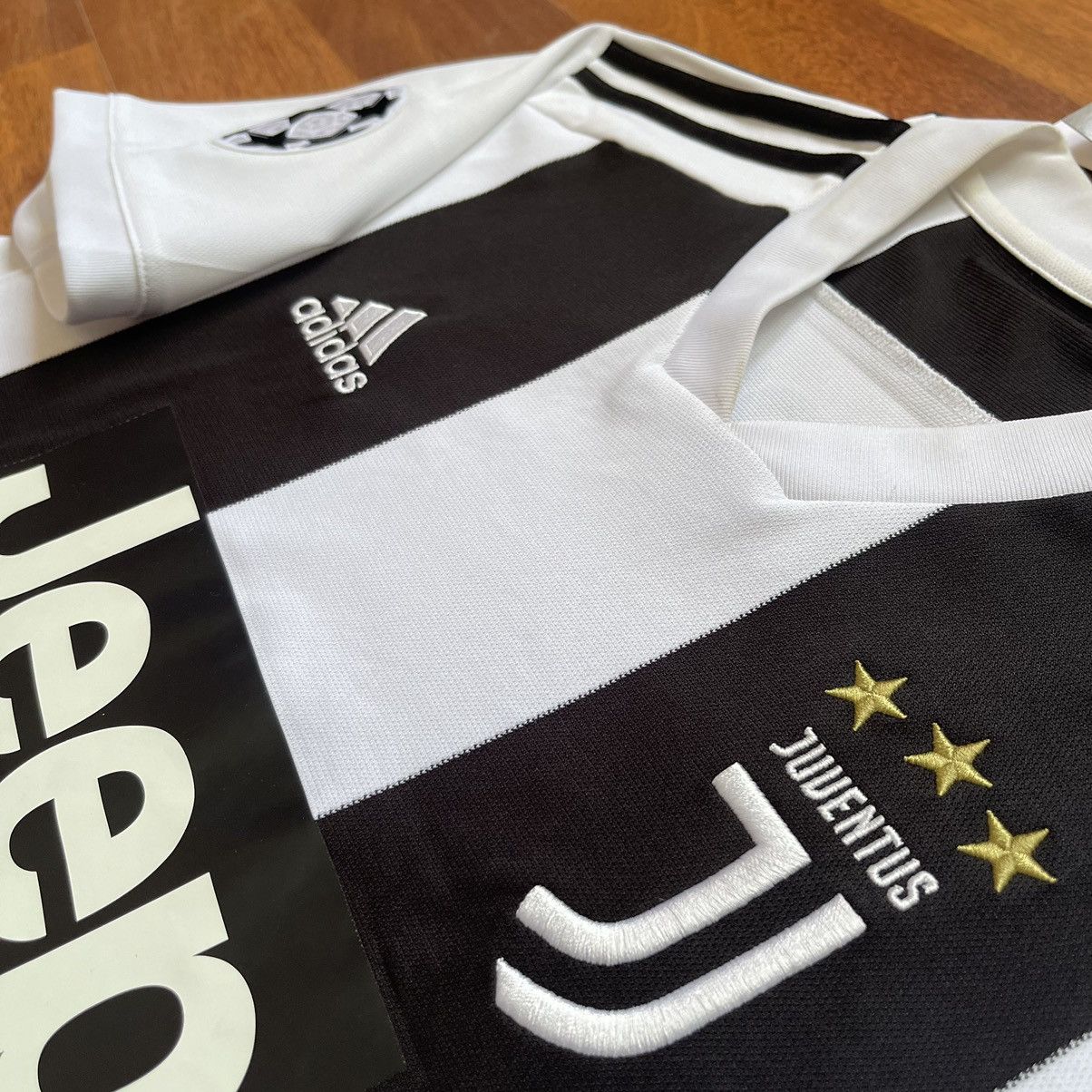 Adidas JUVENTUS ADIDAS 2018/2019 FOOTBALL HOME JERSEY #7 RONALDO Size US M / EU 48-50 / 2 - 5 Thumbnail