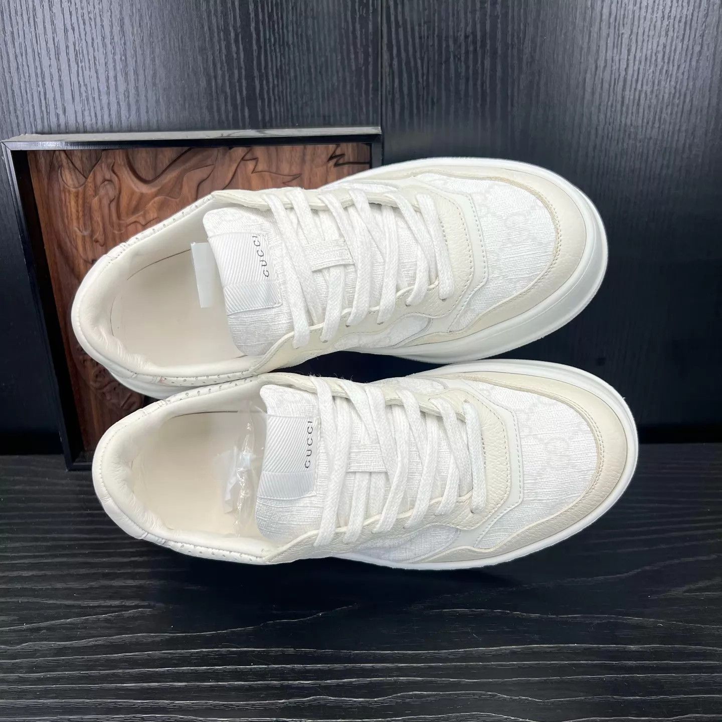 Gucci Gucci Women's White & Gray Cookie Sneaker Near Mint Size 38 Size US 7.5 / IT 37.5 - 8 Thumbnail