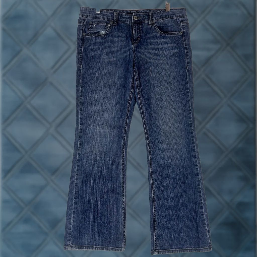 Tommy Hilfiger Tommy Hilfiger Jeans Bootcut Denim Blue 12 Womens Regular Mid Rise Comfort Pockets Zipper Logo Button Size 34" / US 12 / IT 48 - 1 Thumbnail