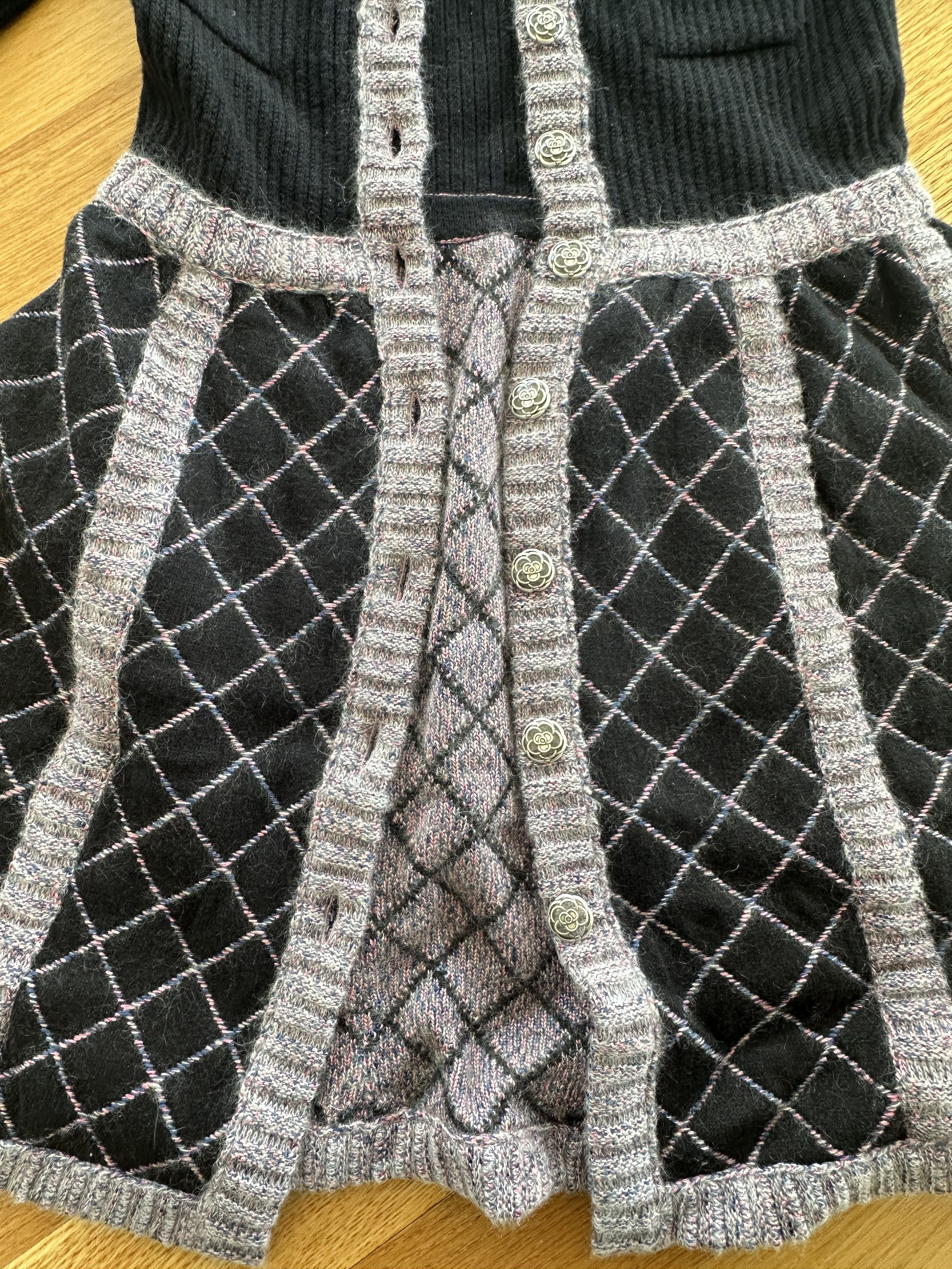 Chanel Chanel CC Button Knit cardigan Dress Size XXS / US 00 / IT 34 - 6 Thumbnail