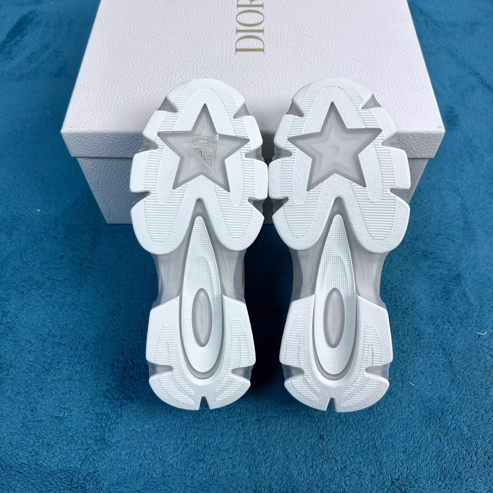 Dior Dior Vibe Oblique Sneaker White Gold 35.5 New Size US 4.5 / IT 34.5 - 5 Thumbnail