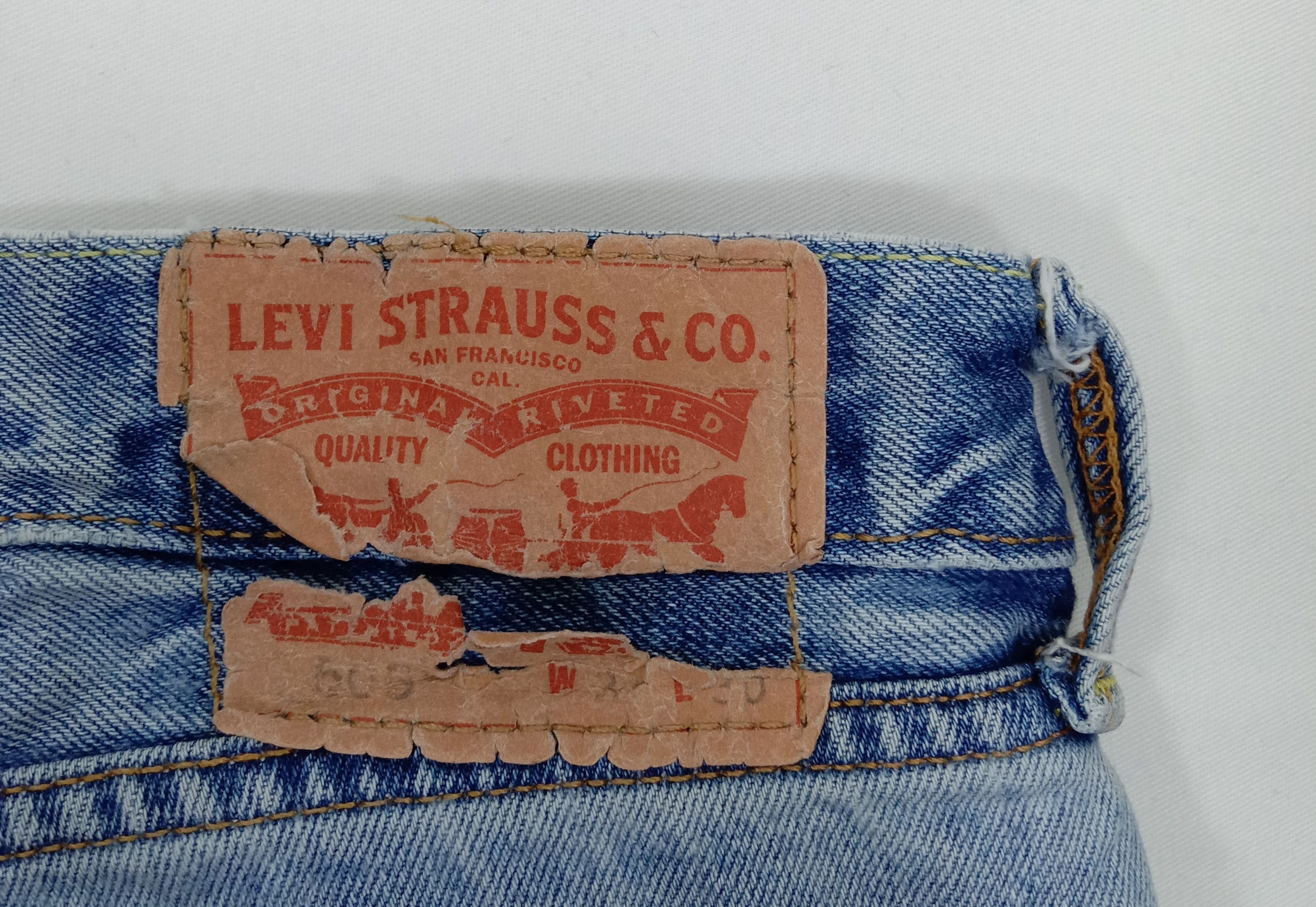 Levi's Vintage Levi's 505 Jeans Light Wash Distressed Denim Size US 34 / EU 50 - 15 Thumbnail