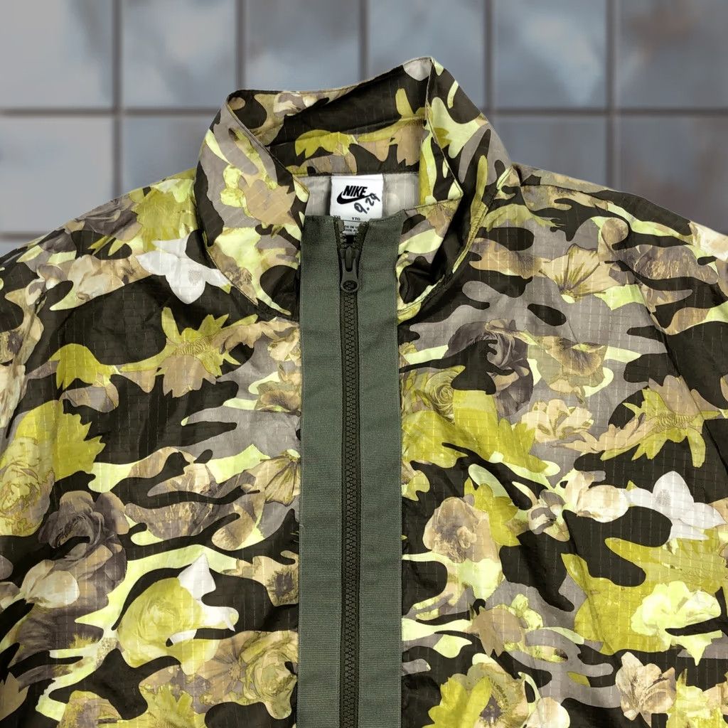 Nike Nike Track Jacket Windbreaker Women's 2XL Floral Cropped Polyester Zip Activewear Running Windbreaker Size XXL / US 16-18 / IT 52-54 - 1 Thumbnail