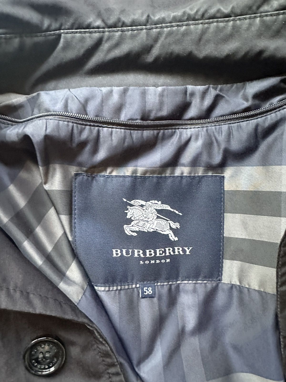 Burberry Burberry raincoat perfect condition Size US XXL / EU 58 / 5 - 2 Thumbnail