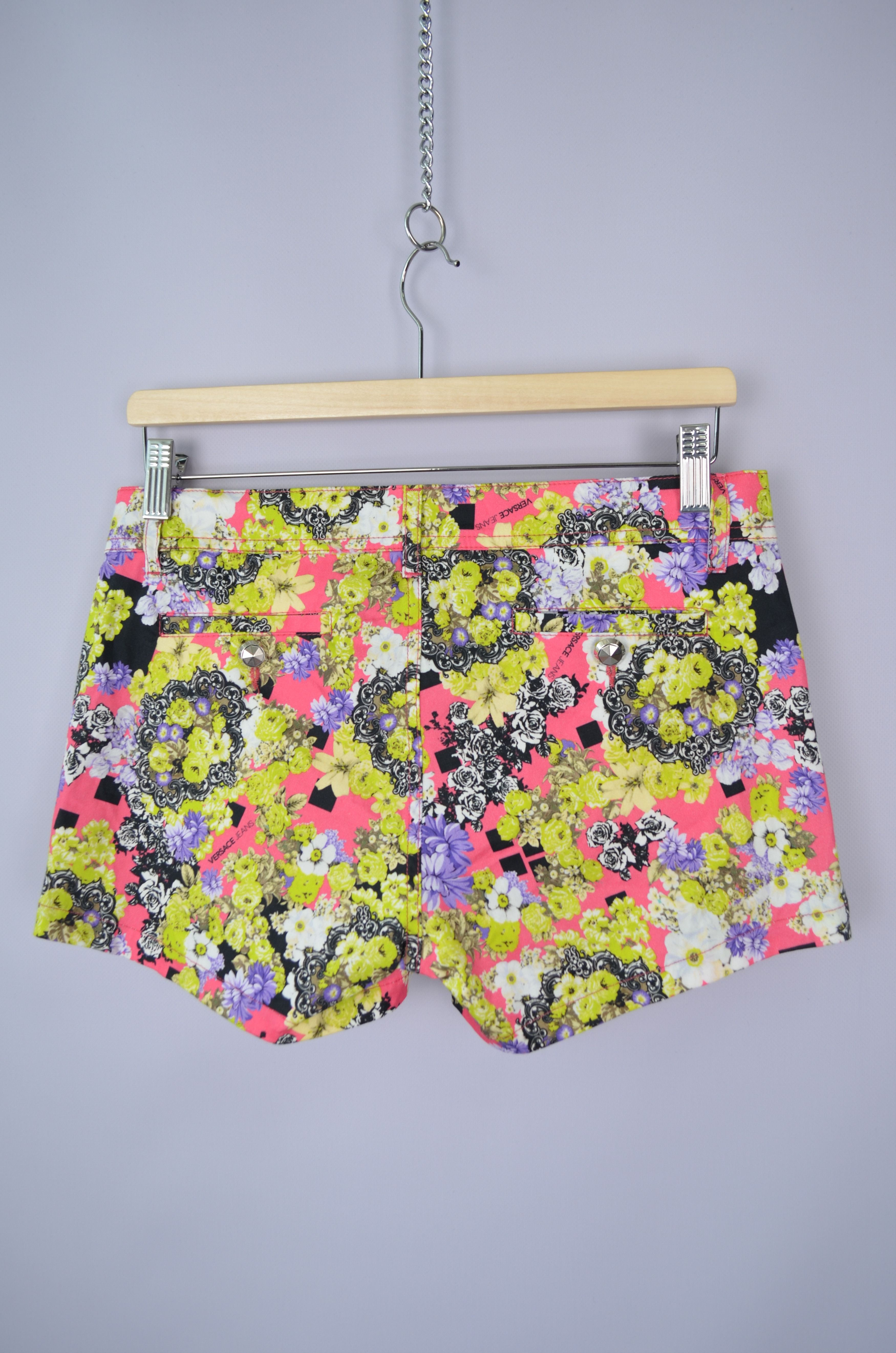 Versace × Versace Jeans Couture Versace Womens Mini Shorts Floral Print Size US6 / UK8 W28 Size 28" / US 6 / IT 42 - 9 Thumbnail