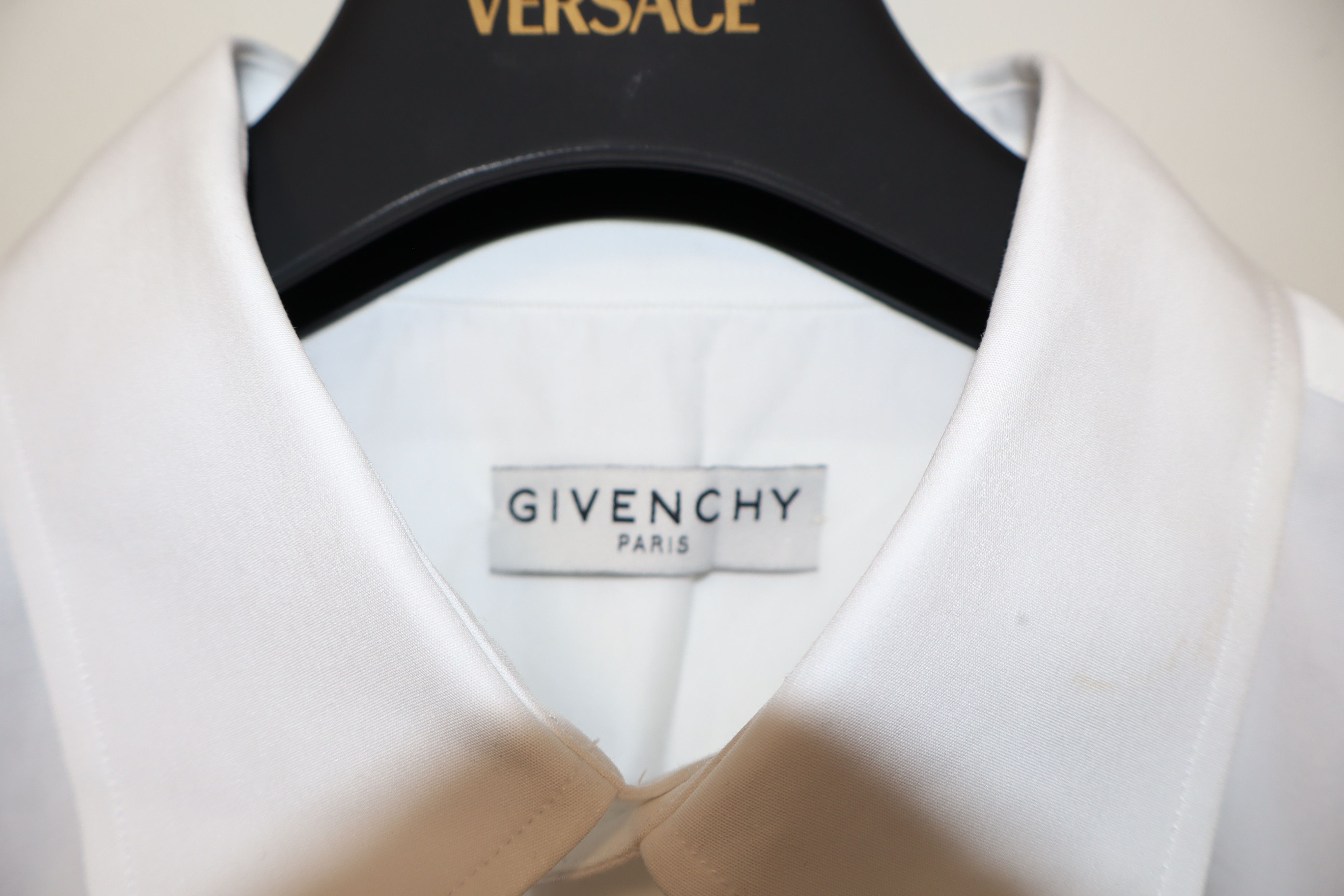 Givenchy Rubber logo shirt Size US L / EU 52-54 / 3 - 4 Thumbnail