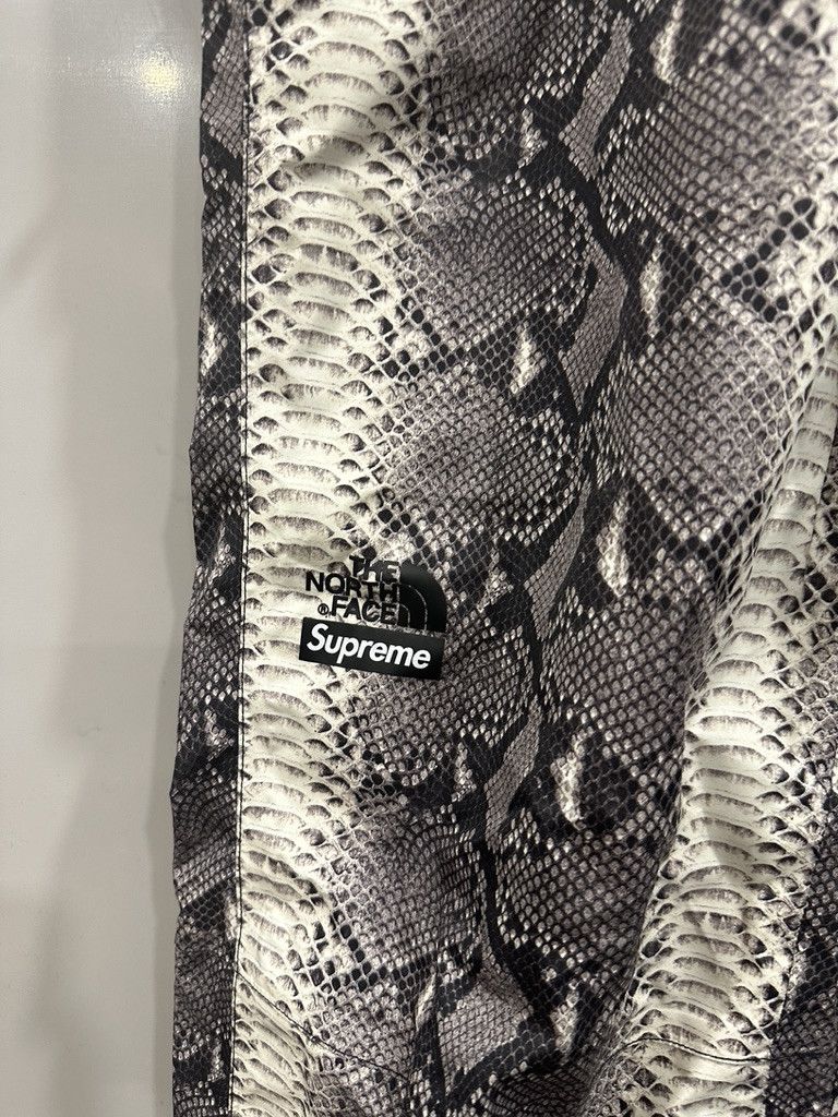 Supreme × The North Face snake sweat pants Size US 28 / EU 44 - 3 Thumbnail