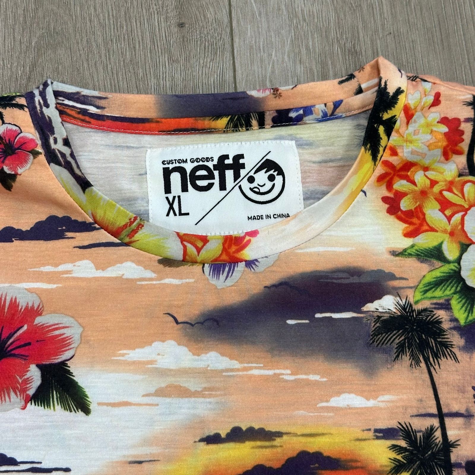 NEFF NEFF Custom Goods Hawaiian Island flower print tee T Shirt Size US XL / EU 56 / 4 - 3 Thumbnail