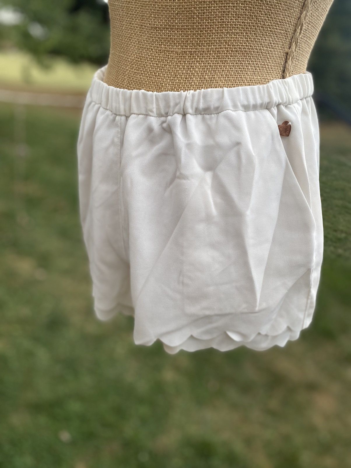 Kendall And Kylie Kendall + Kylie white layered scalloped shorts size M Size 28" / US 6 / IT 42 - 6 Thumbnail