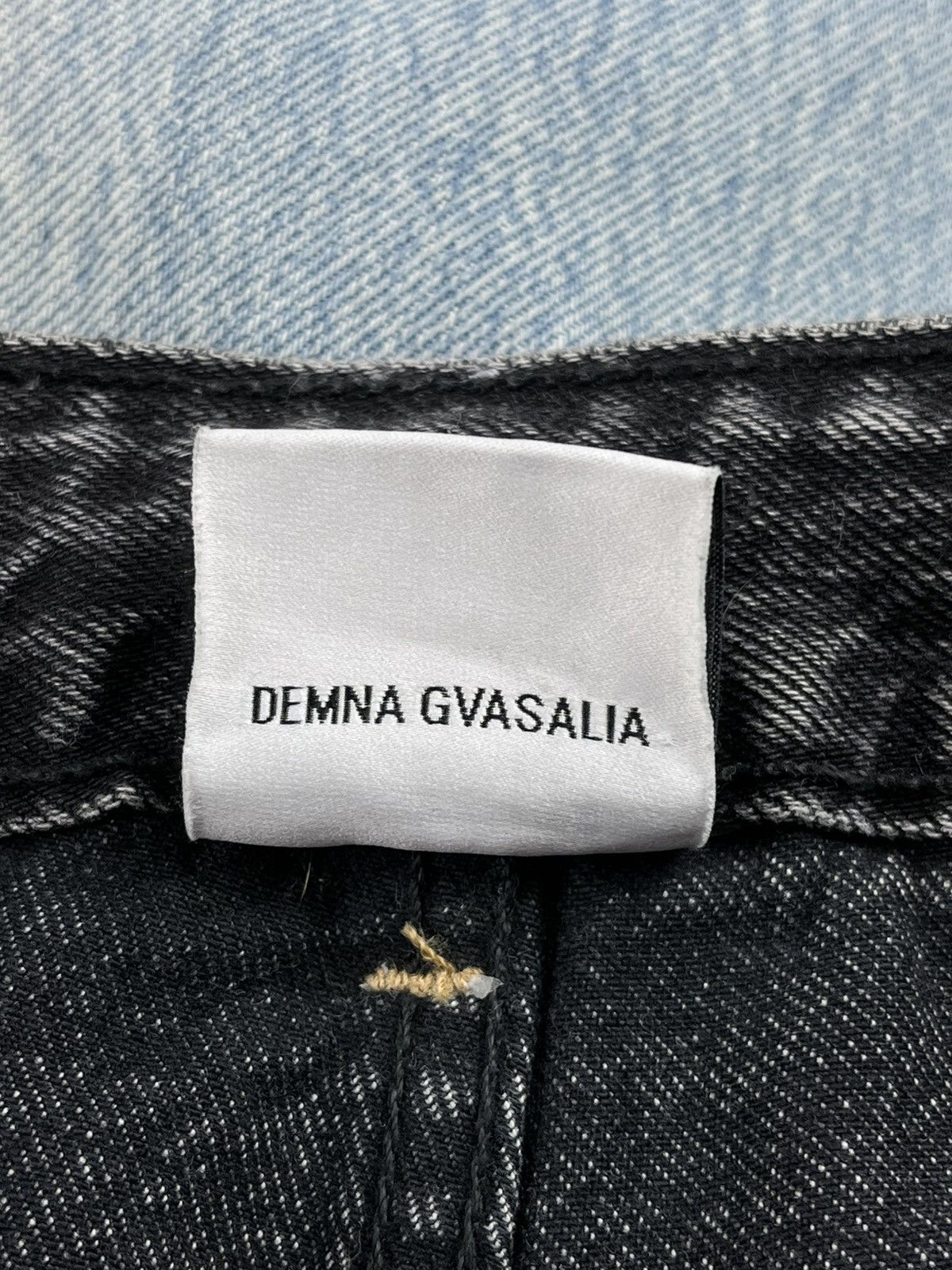 Levi's × Vetements SS19 Vetements Reworked Distressed Levi’s Denim Jeans Size US 28 / EU 44 - 10 Thumbnail