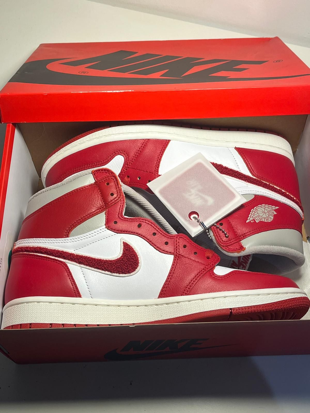 Nike Nike Air Jordan 1 Retro High OG Varsity Red size 41 Size US 8 / EU 41 - 9 Thumbnail