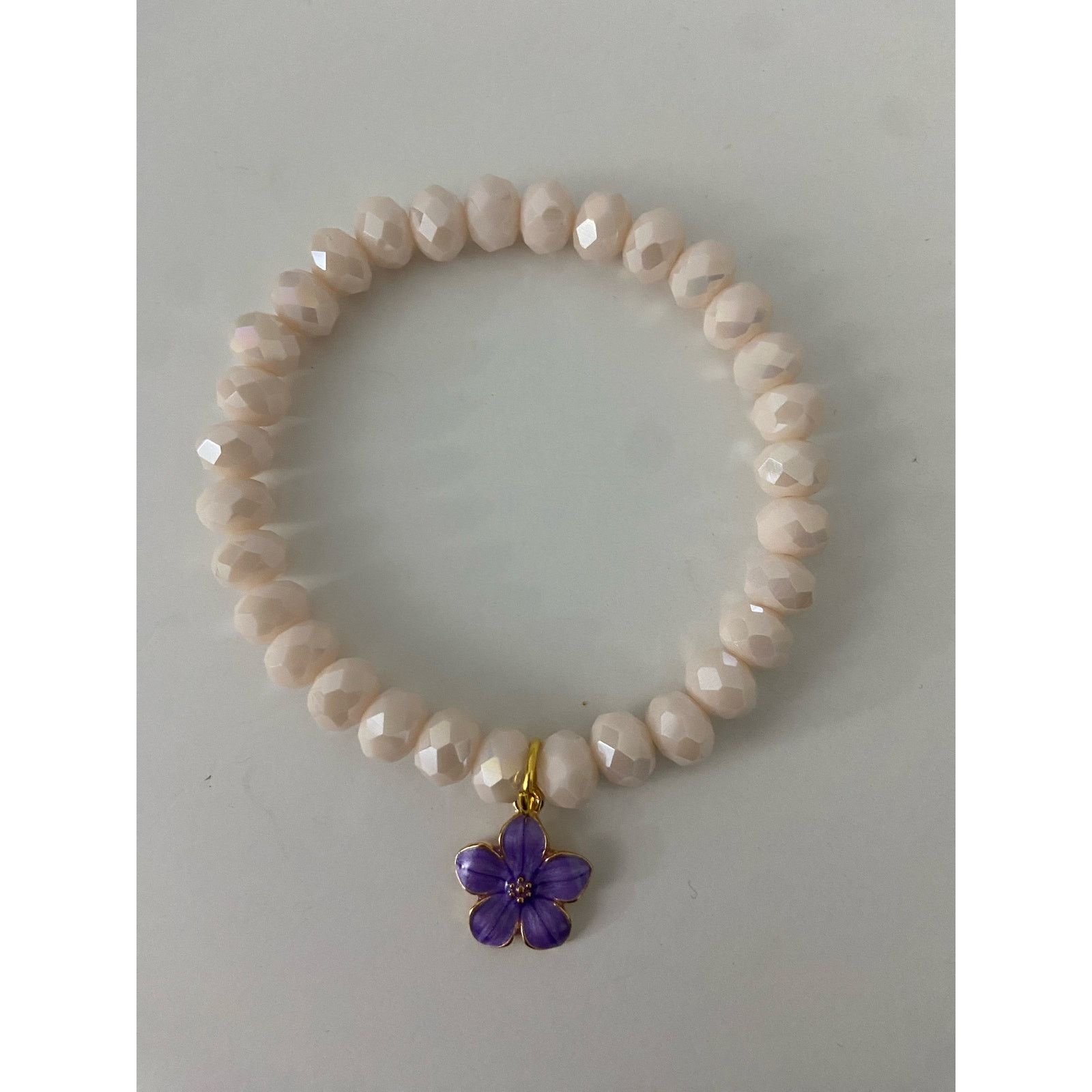 Handmade peach glass bead bracelet with purple flower charm Size ONE SIZE - 3 Thumbnail