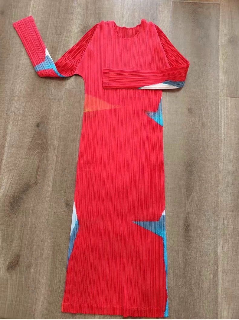 Issey Miyake Issey Miyake size:5 Red pleated dress Size XS / US 0-2 / IT 36-38 - 2 Thumbnail