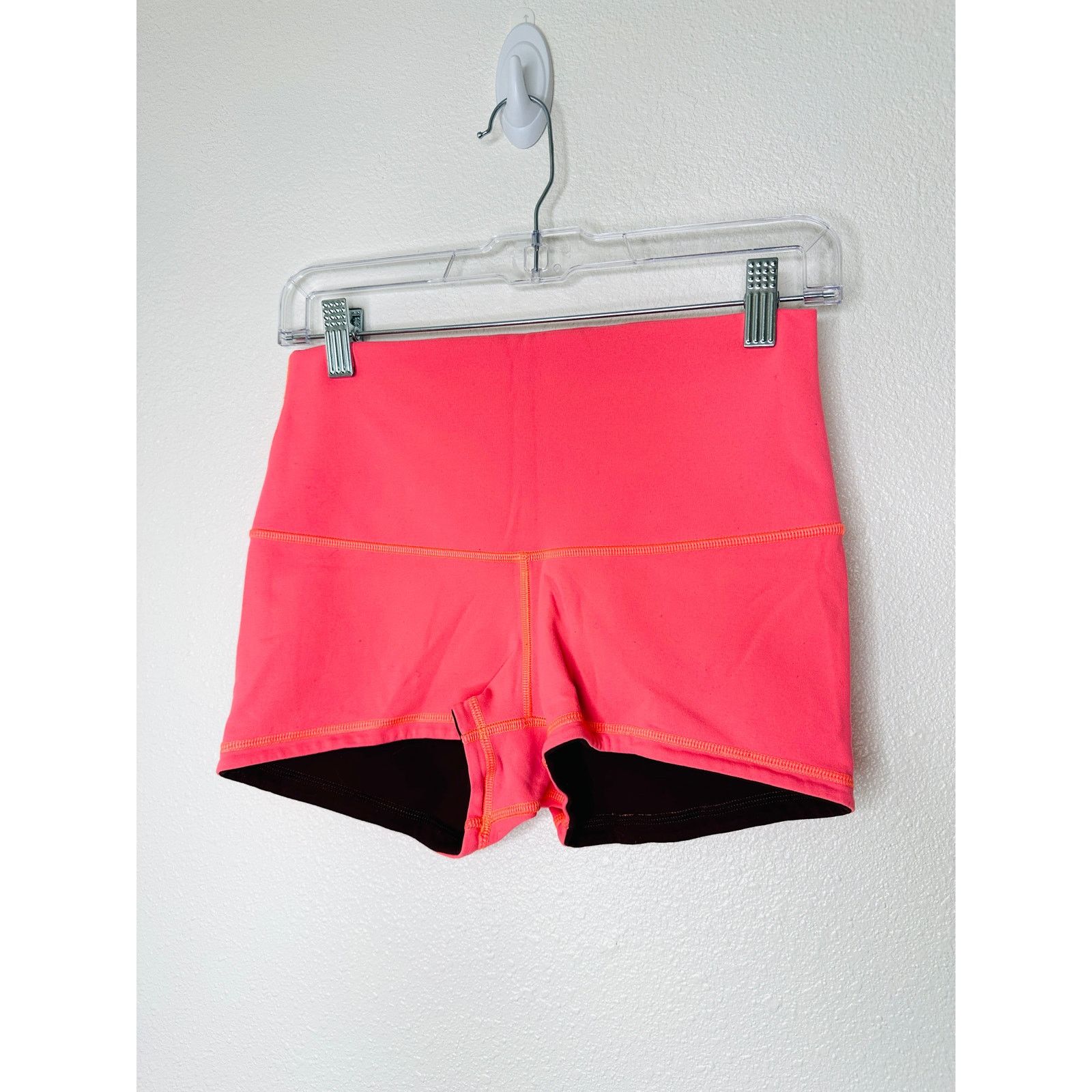 Lululemon Lululemon Peach Reversible Sweat Wicking Boogie Shorts 2 Size 26" / US 2 / IT 38 - 2 Thumbnail
