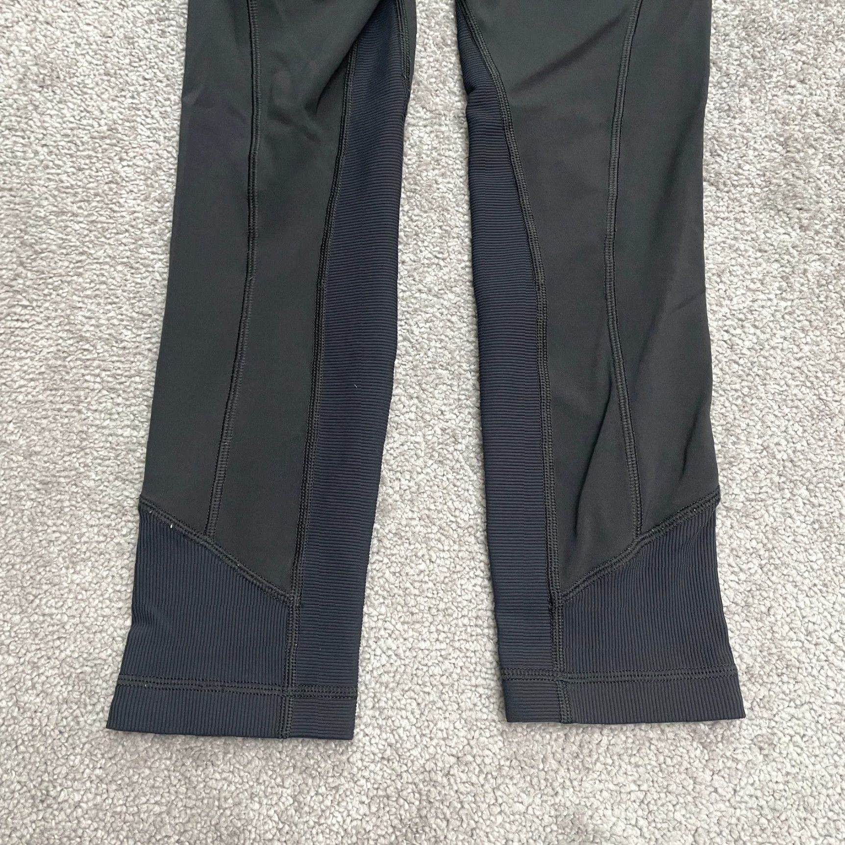 Lululemon VINTAGE Lululemon Black High-Rise Compression Leggings w/ Pockets 22x23 Women’s Size 2 Adult Regular Pants Slim Leggings Athletic Womens Black Size 26" / US 2 / IT 38 - 5 Thumbnail